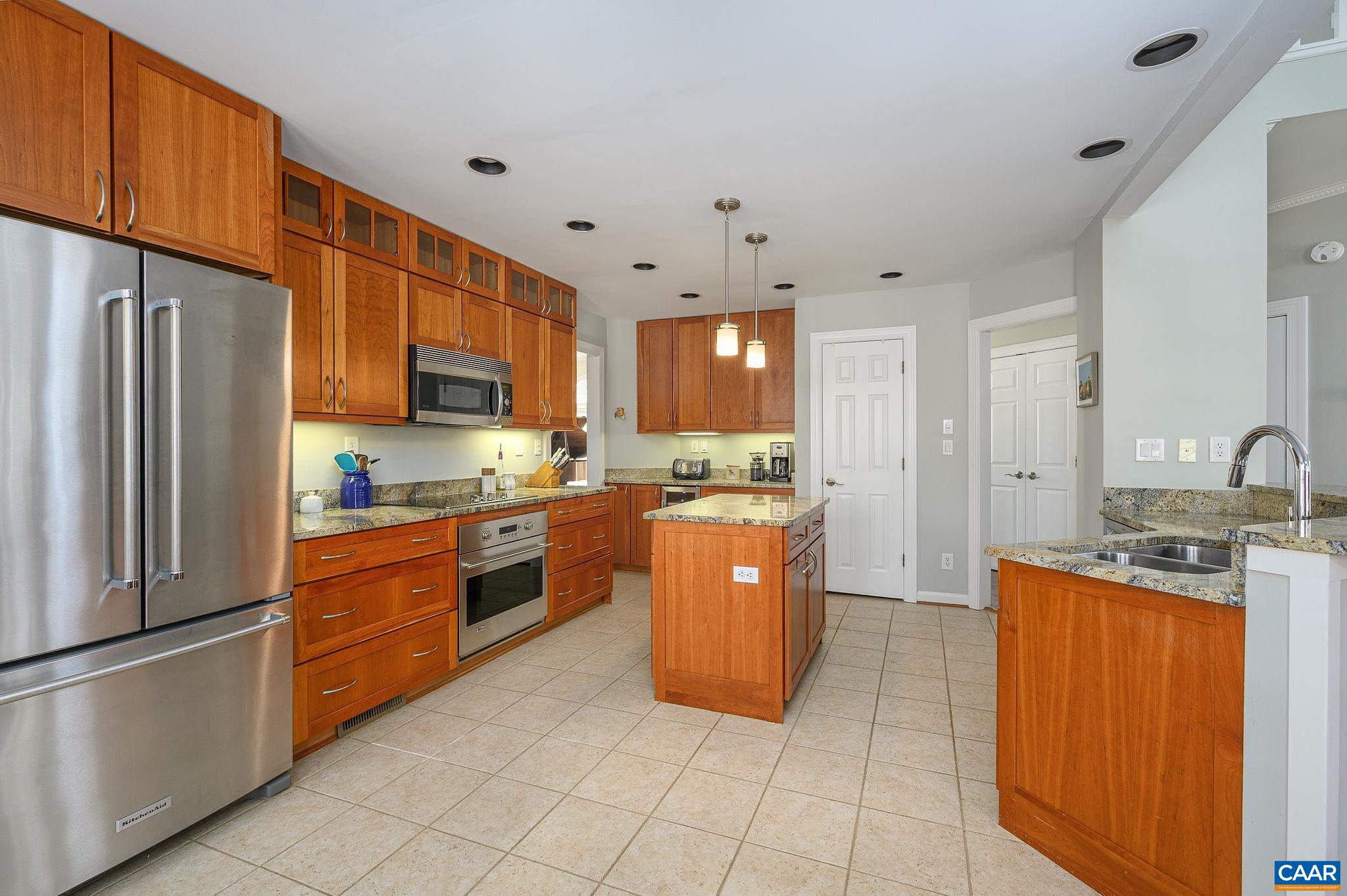 817 KING WILLIAM DR