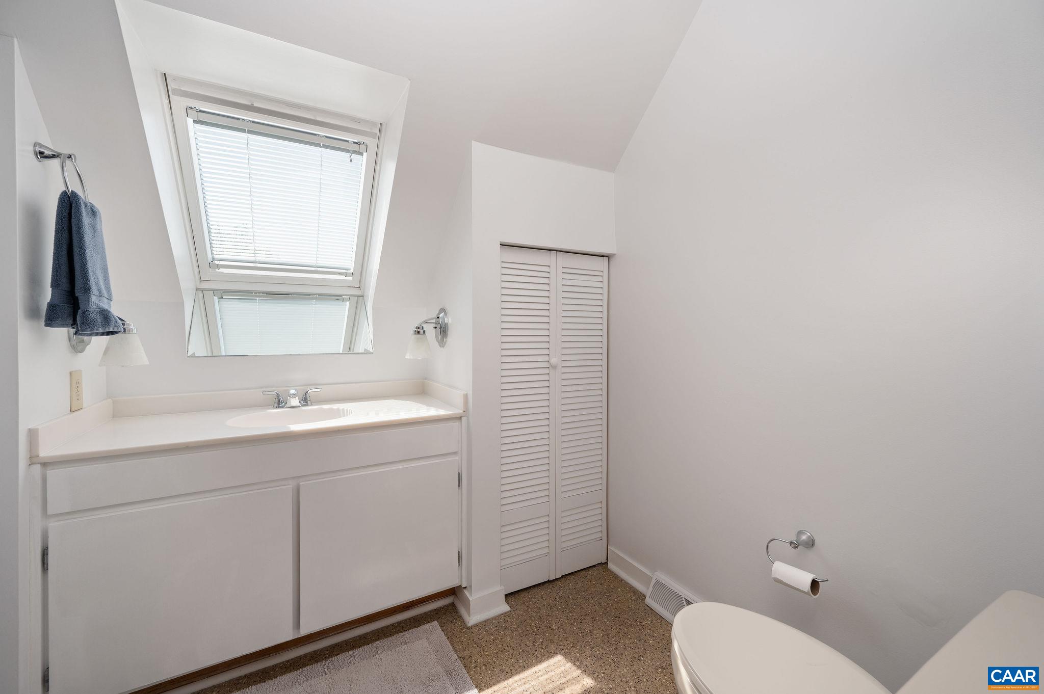 303 NW 2ND ST Unit: B