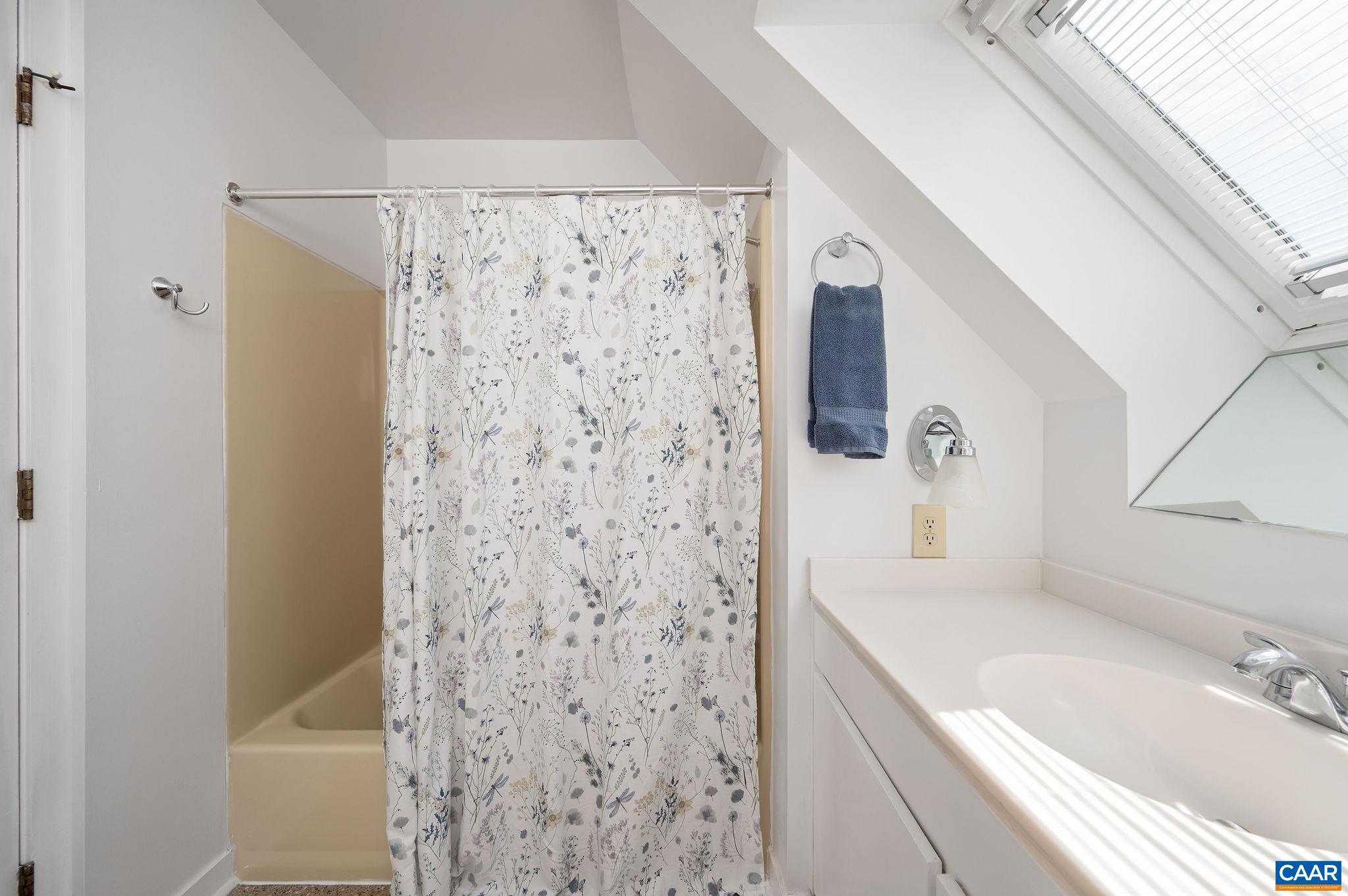 303 NW 2ND ST Unit: B