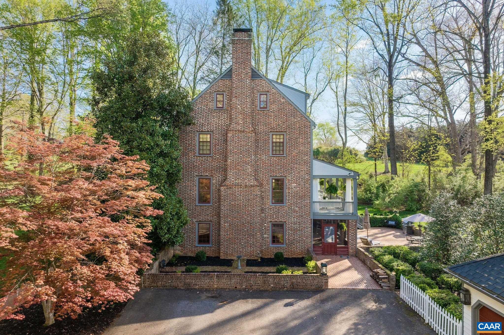 306 WELLINGTON DR