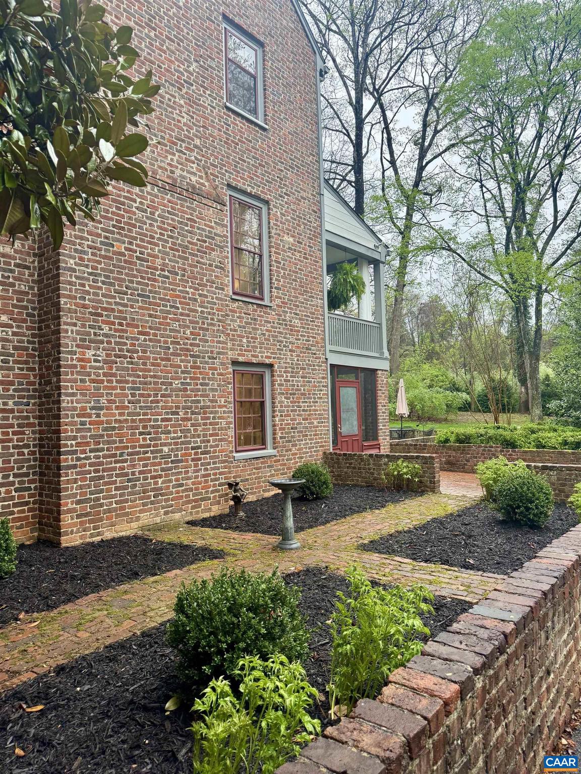 306 WELLINGTON DR
