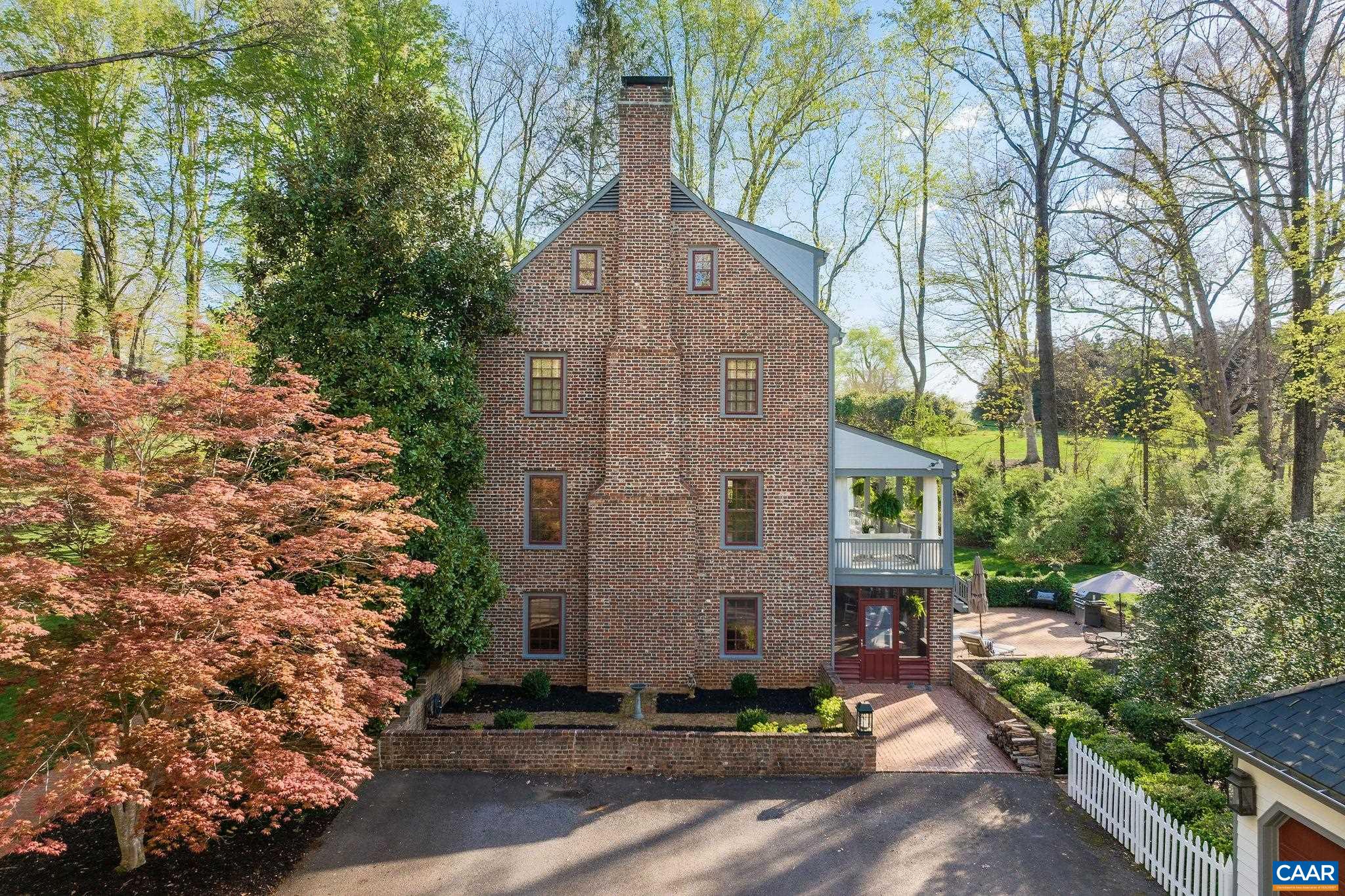306 WELLINGTON DR