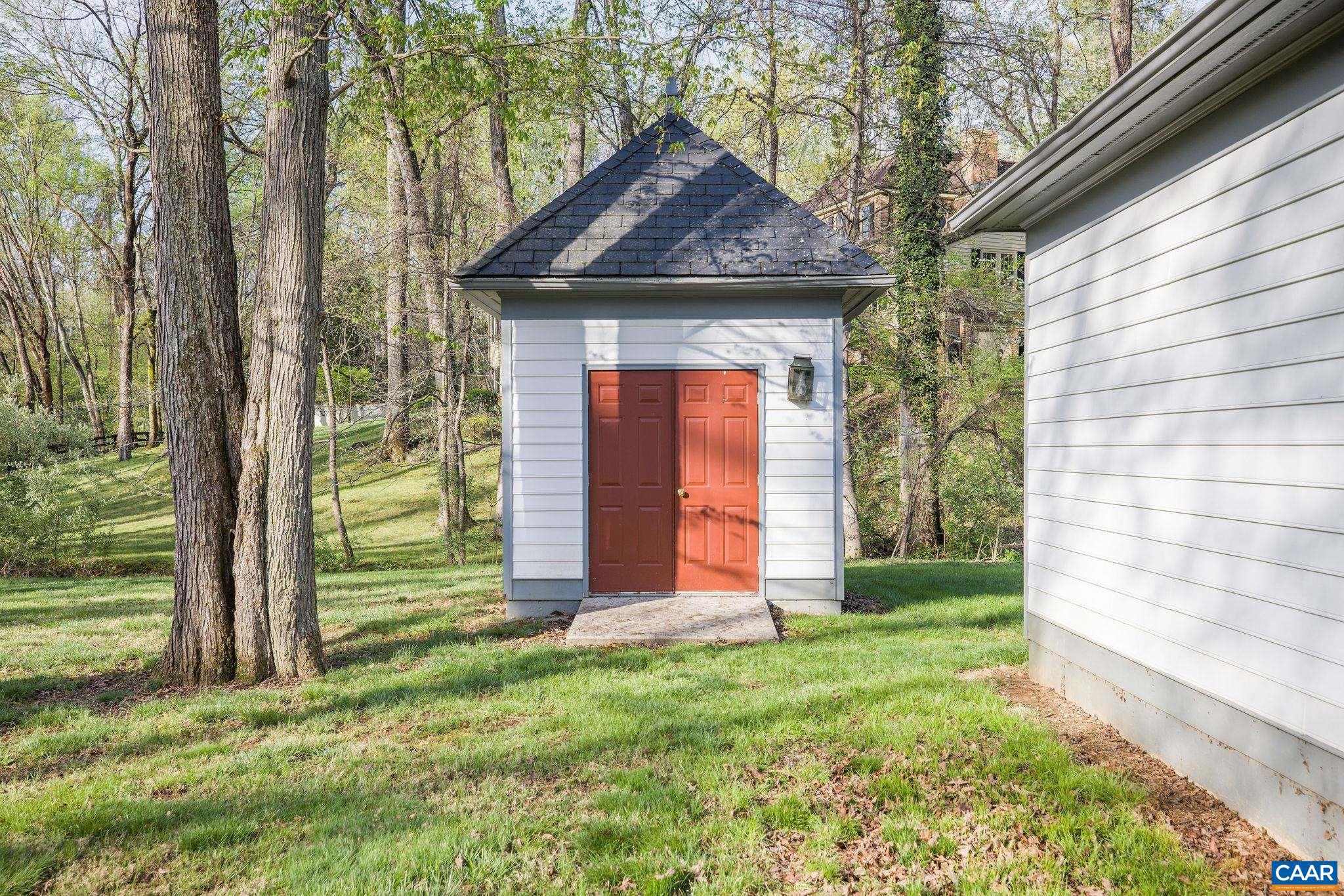 306 WELLINGTON DR