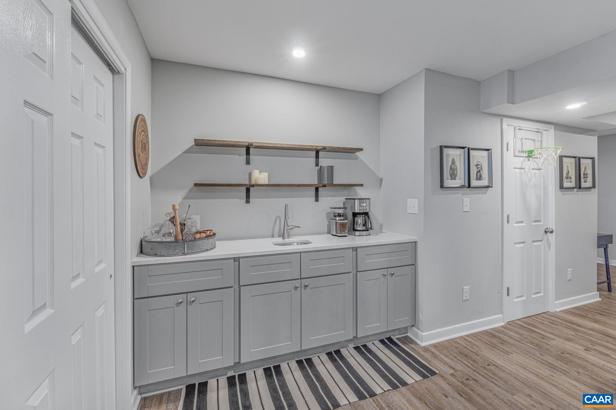 200 IVY RIDGE RD