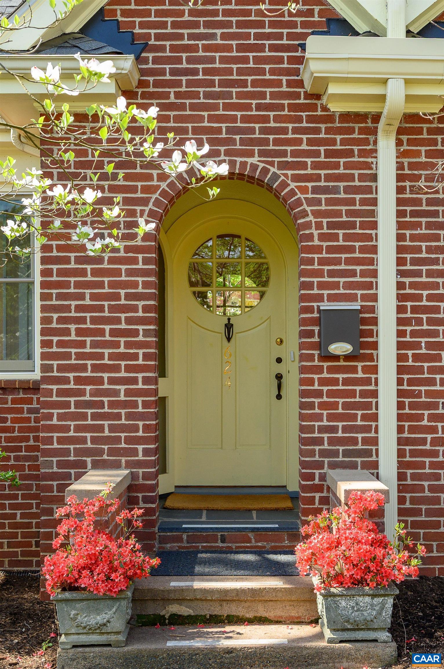 624 DAVIS AVE