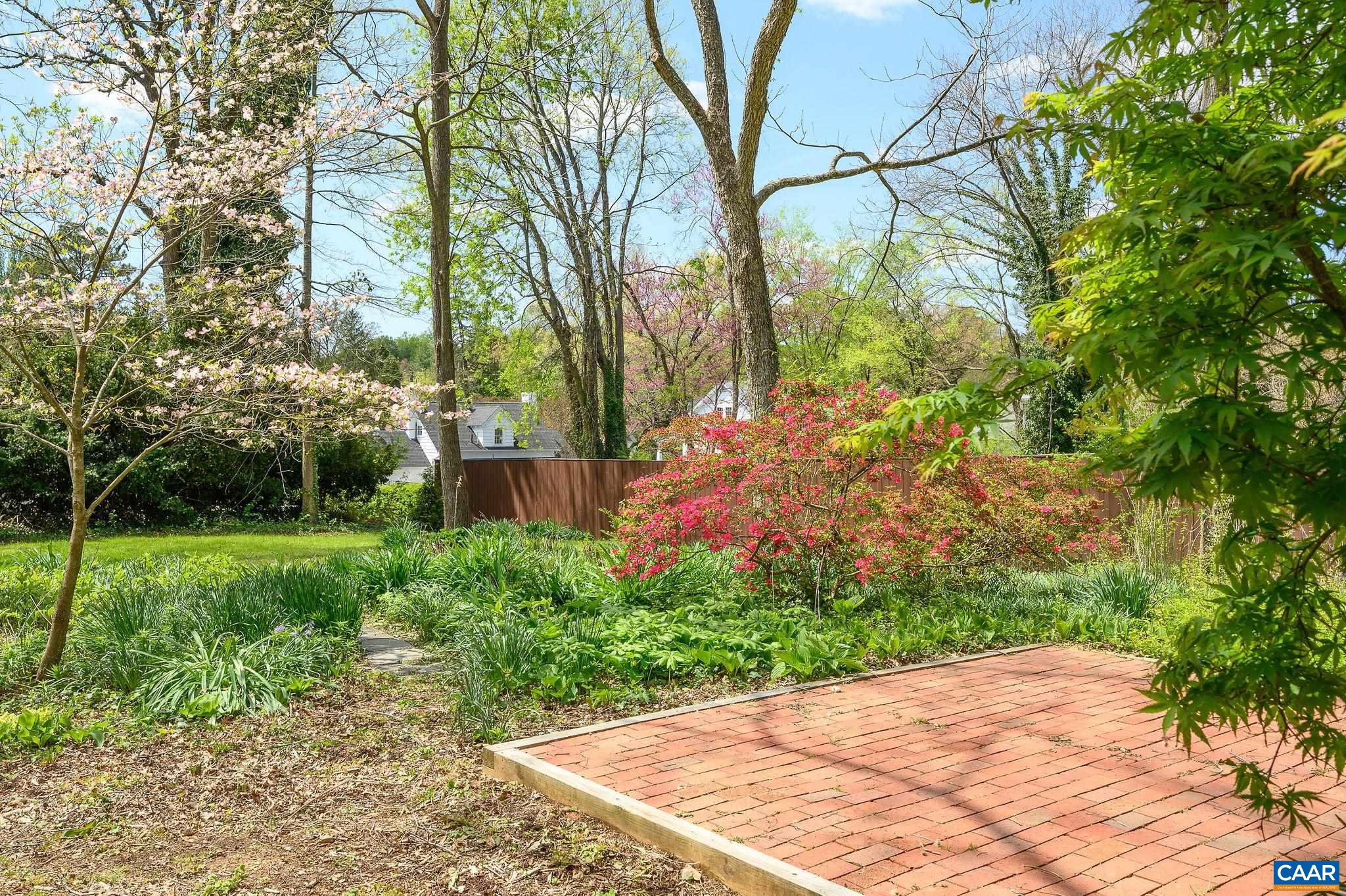 624 DAVIS AVE