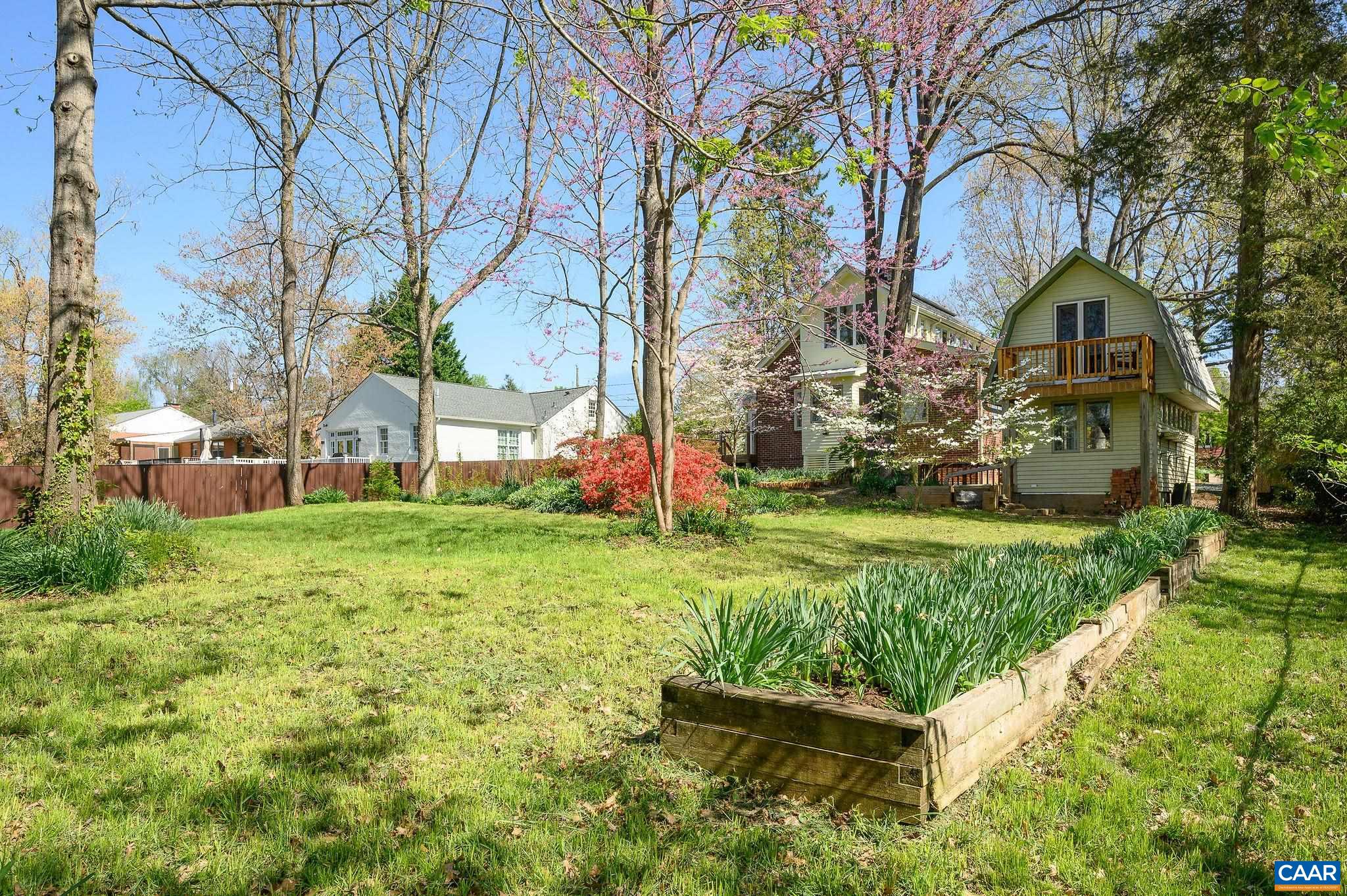 624 DAVIS AVE