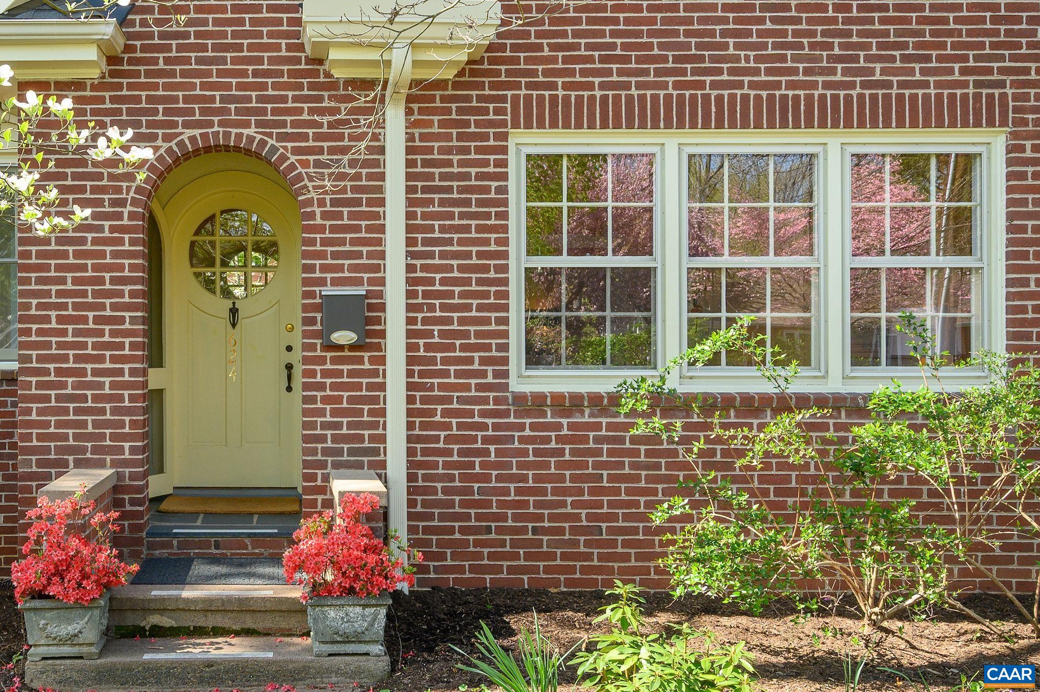 624 DAVIS AVE