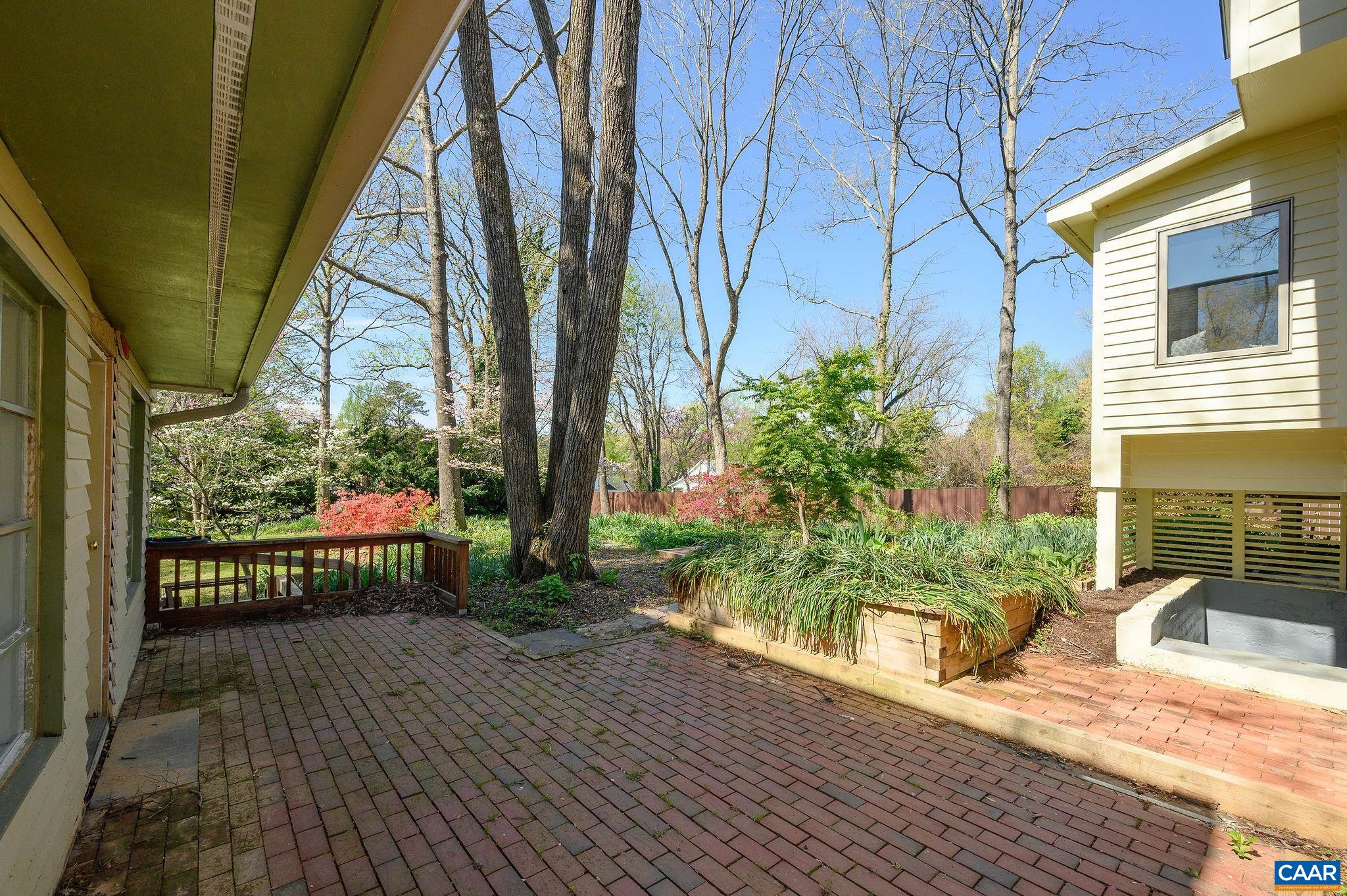 624 DAVIS AVE