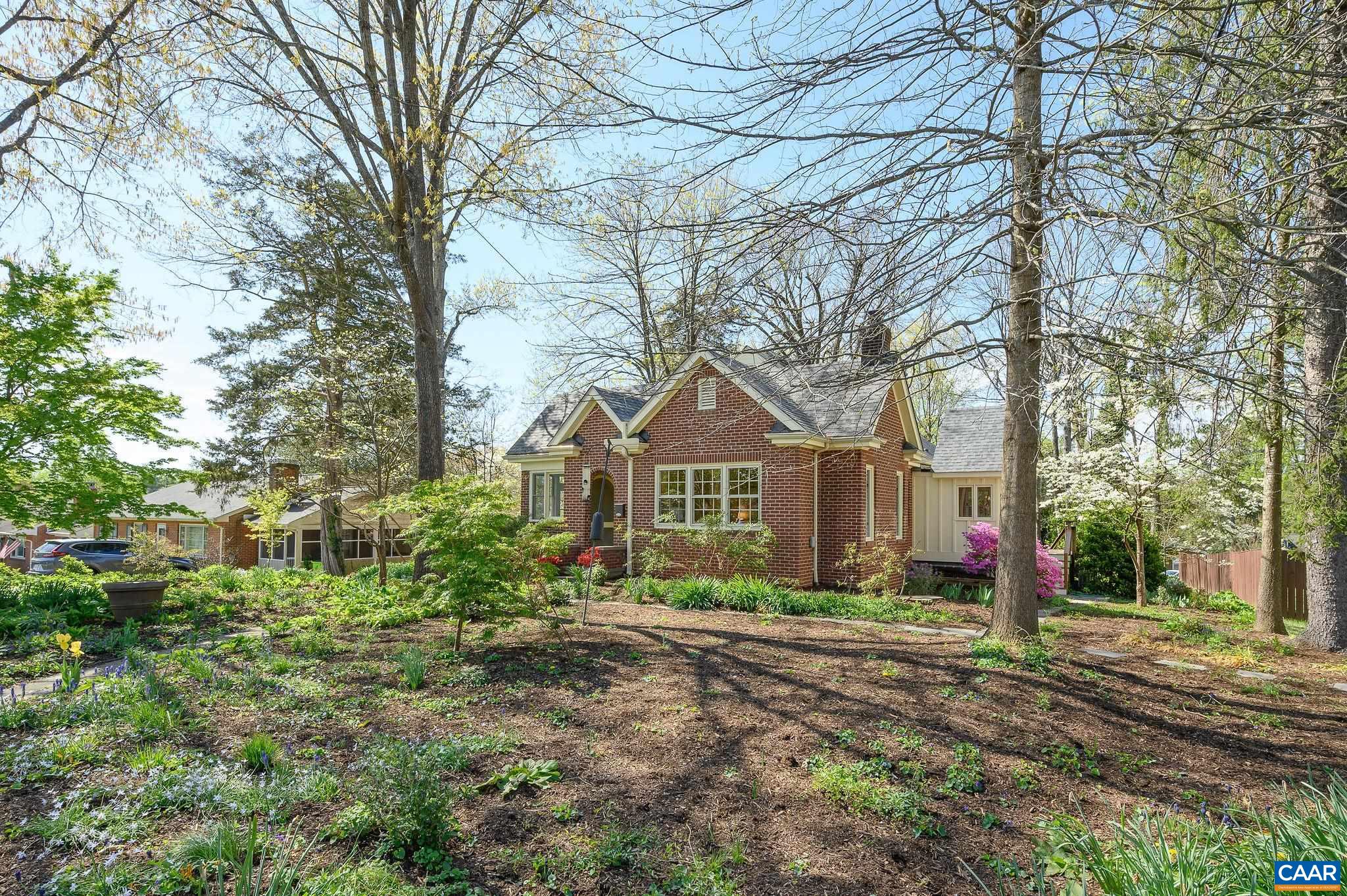 624 DAVIS AVE