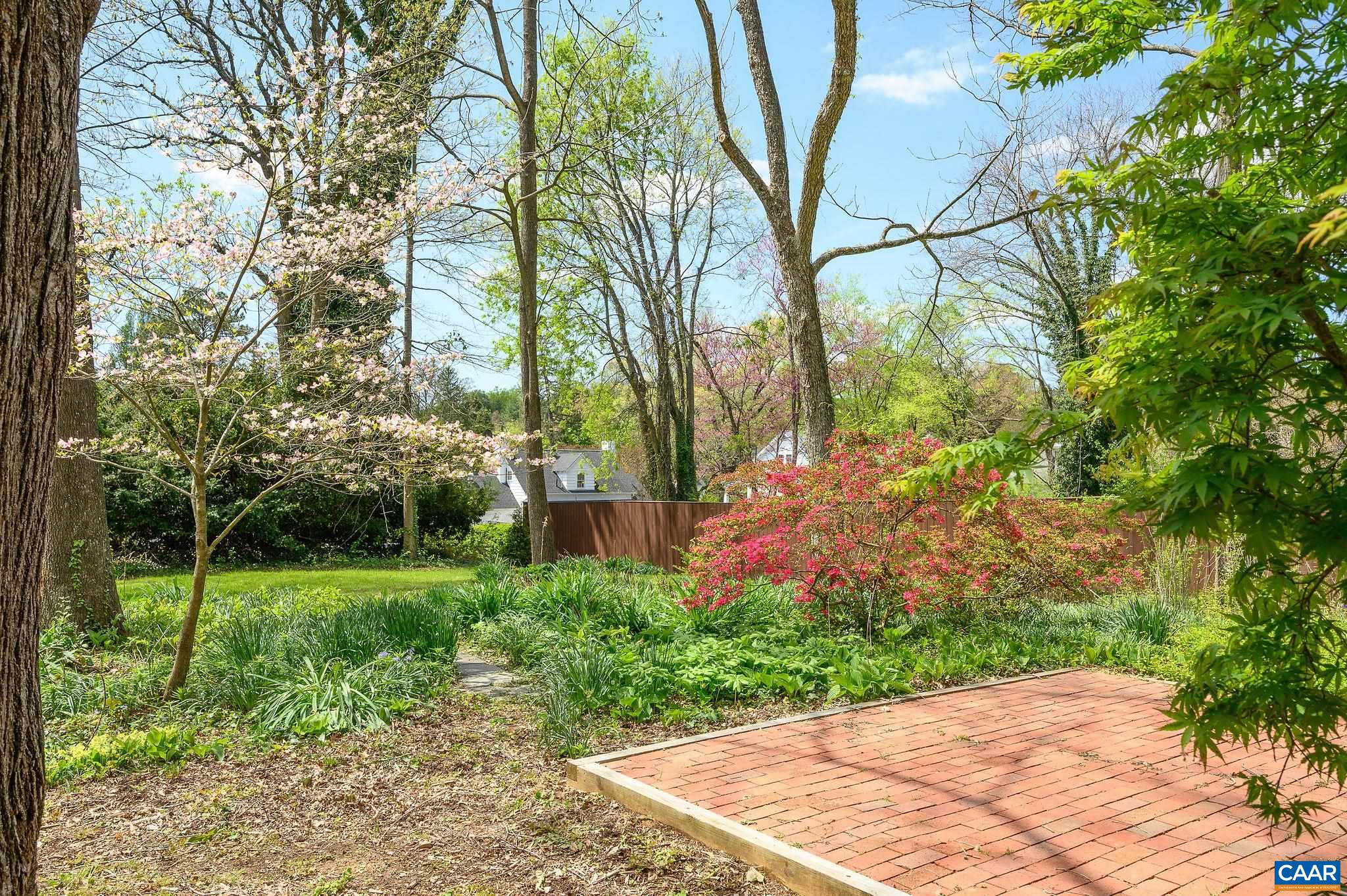 624 DAVIS AVE
