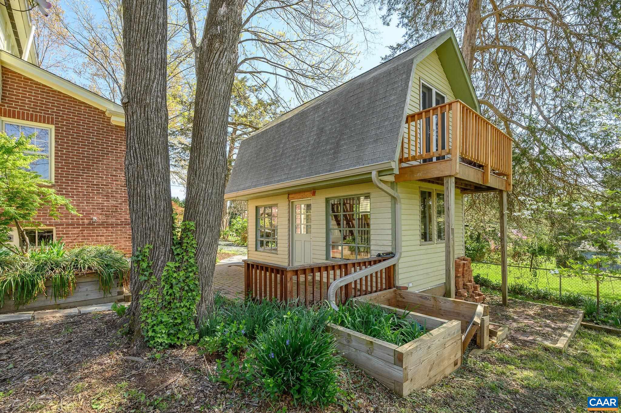 624 DAVIS AVE