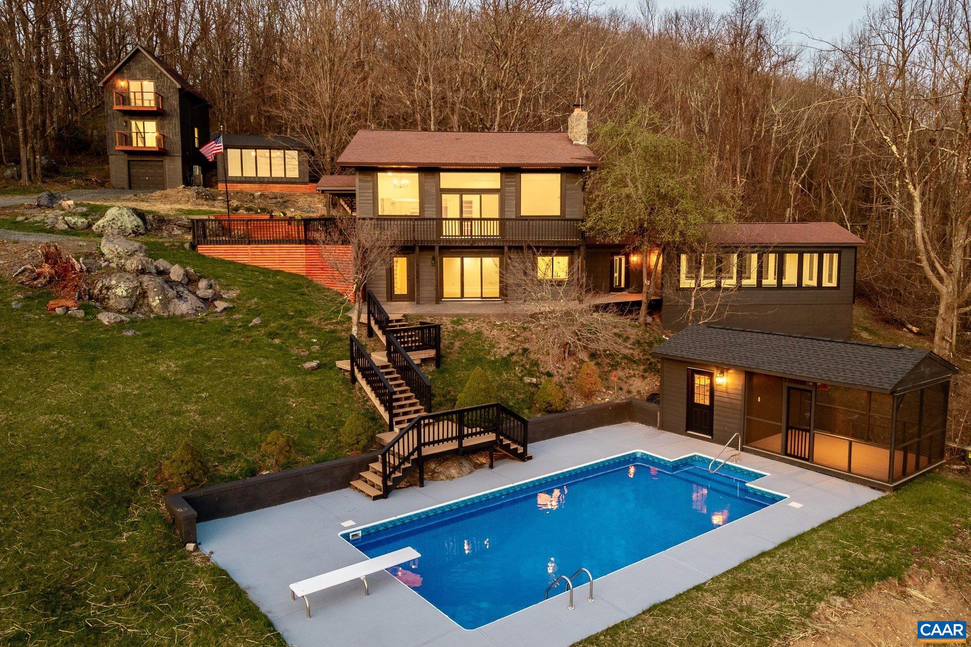 332 WOODCOCK WAY