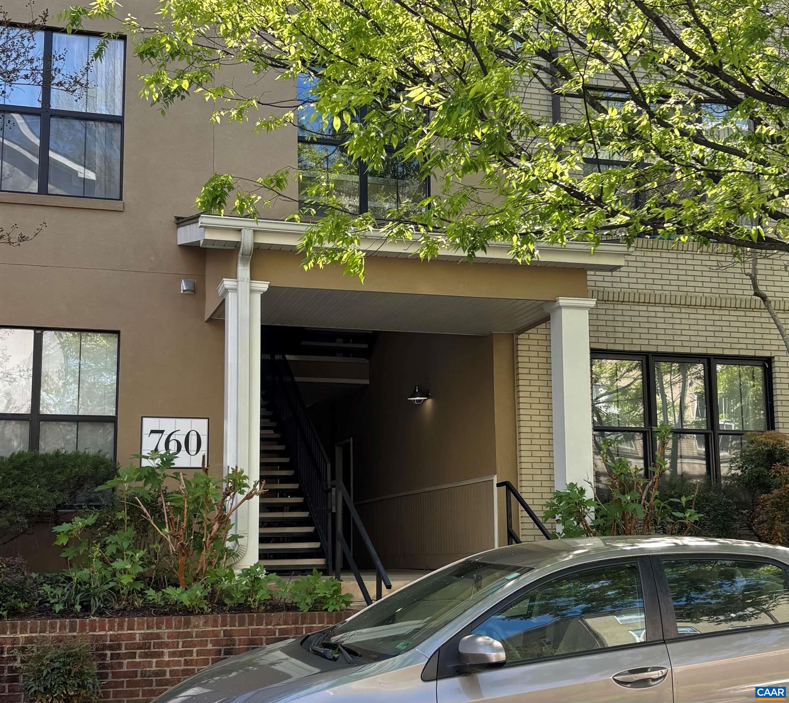 760 WALKER SQ Unit: 4B