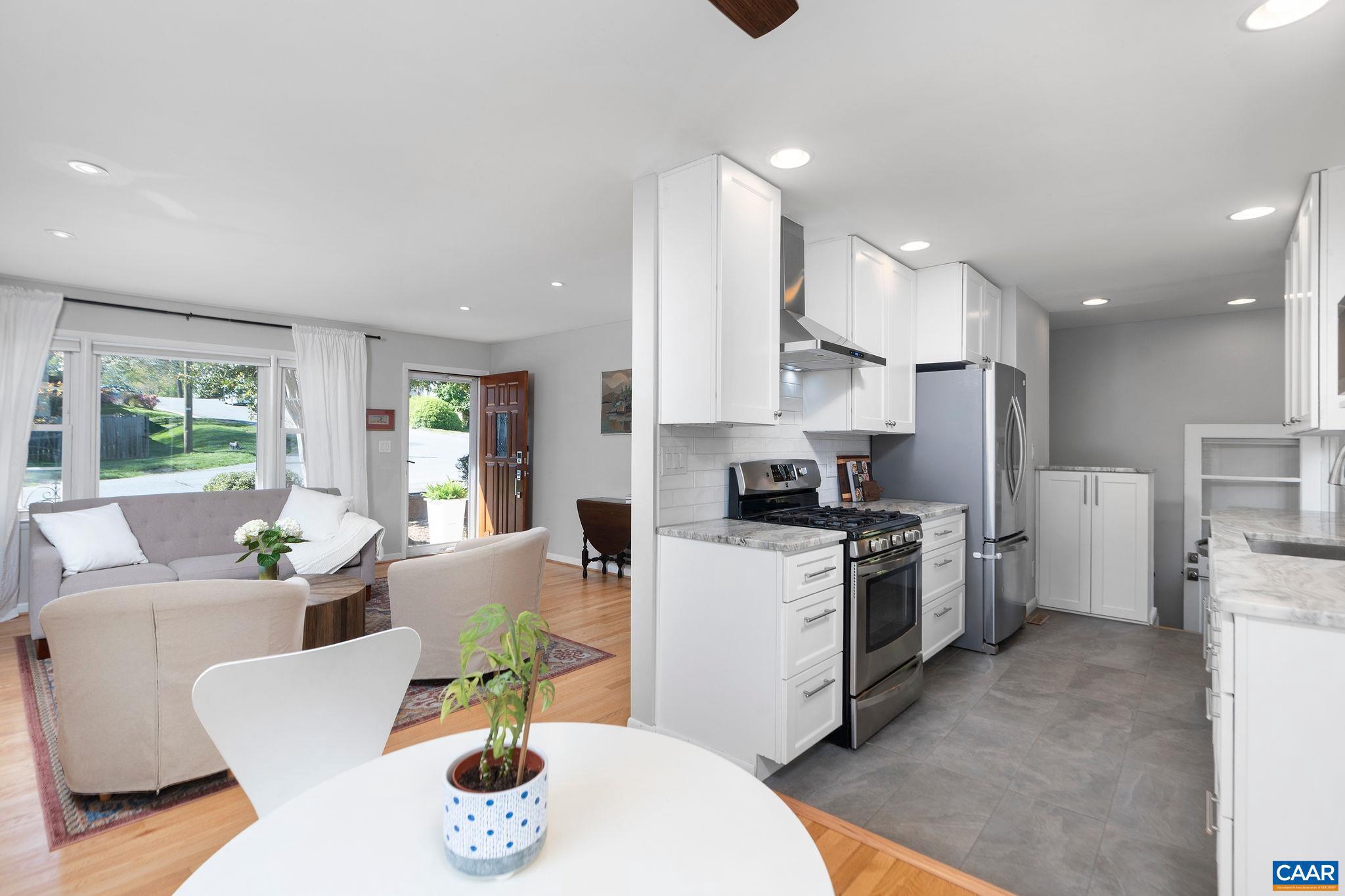 1116 HOLMES AVE