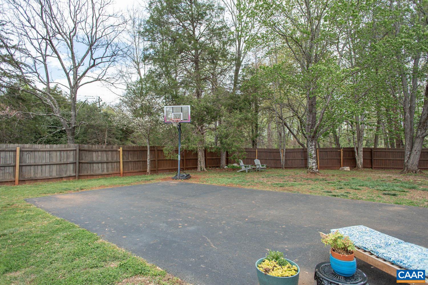 2750 MERIWETHER DR