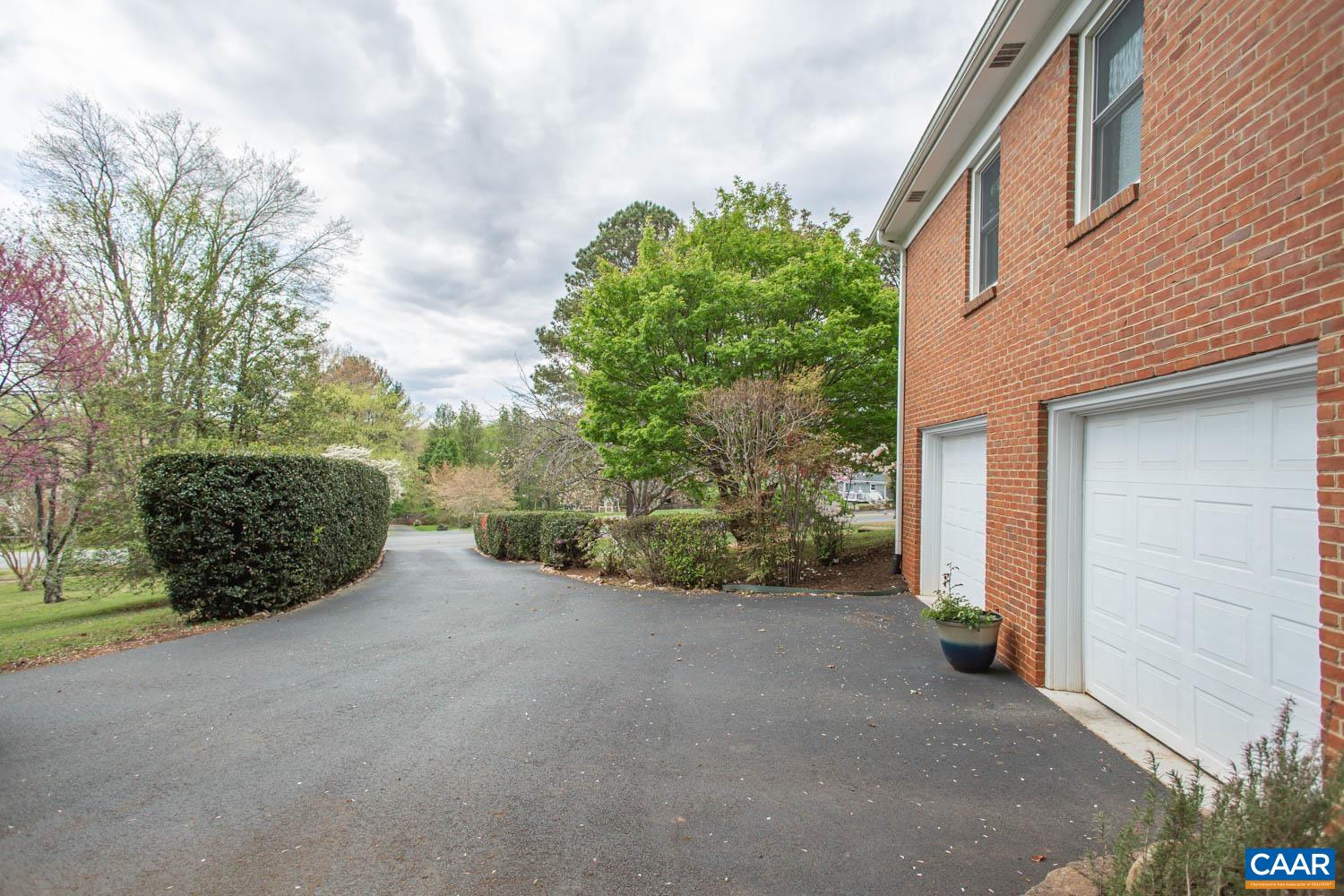 2750 MERIWETHER DR