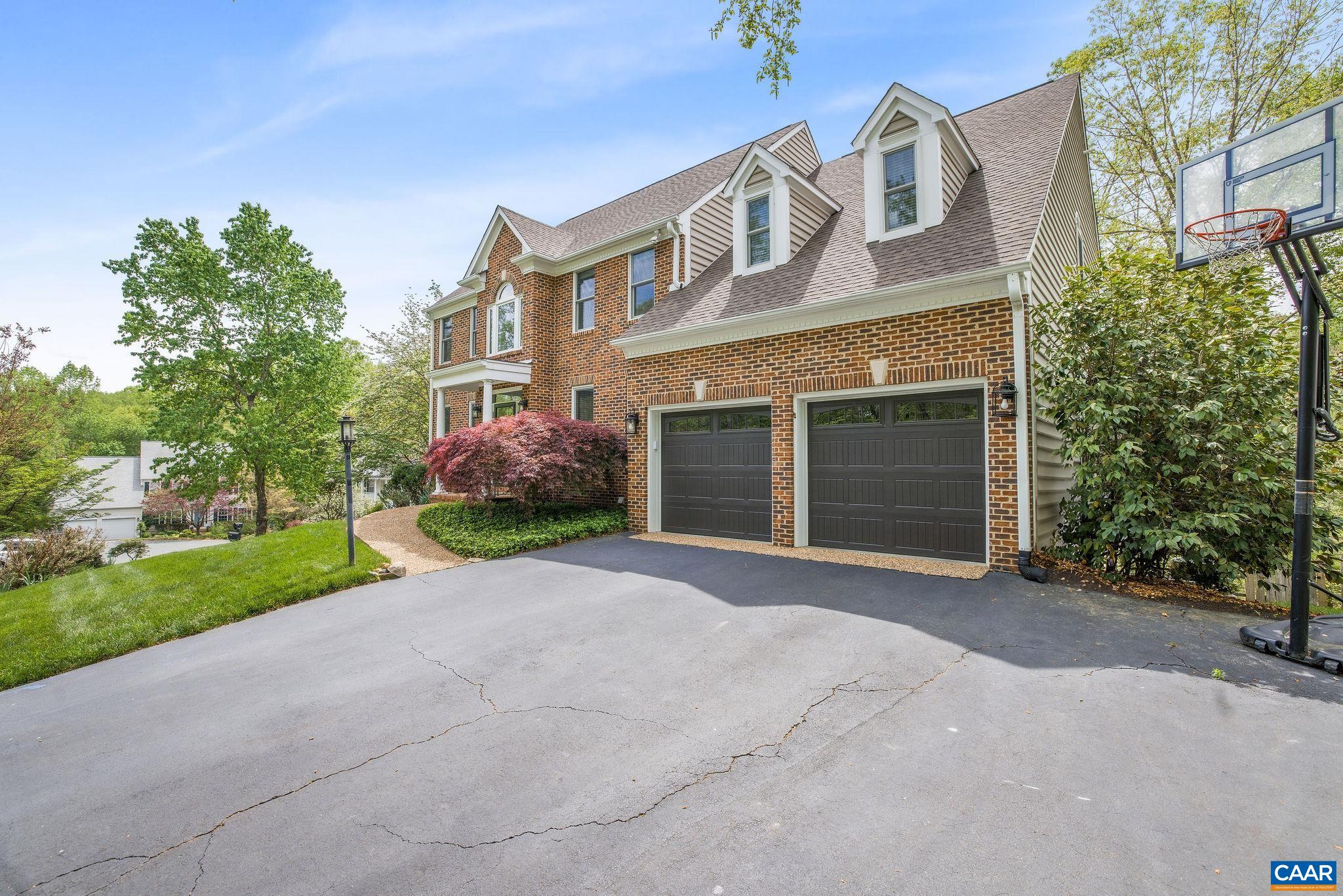 860 CHARTER OAKS DR
