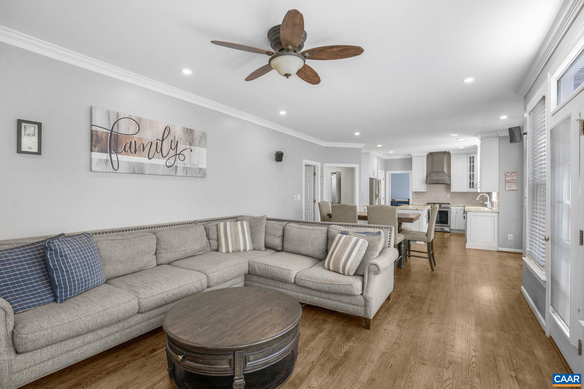 860 CHARTER OAKS DR
