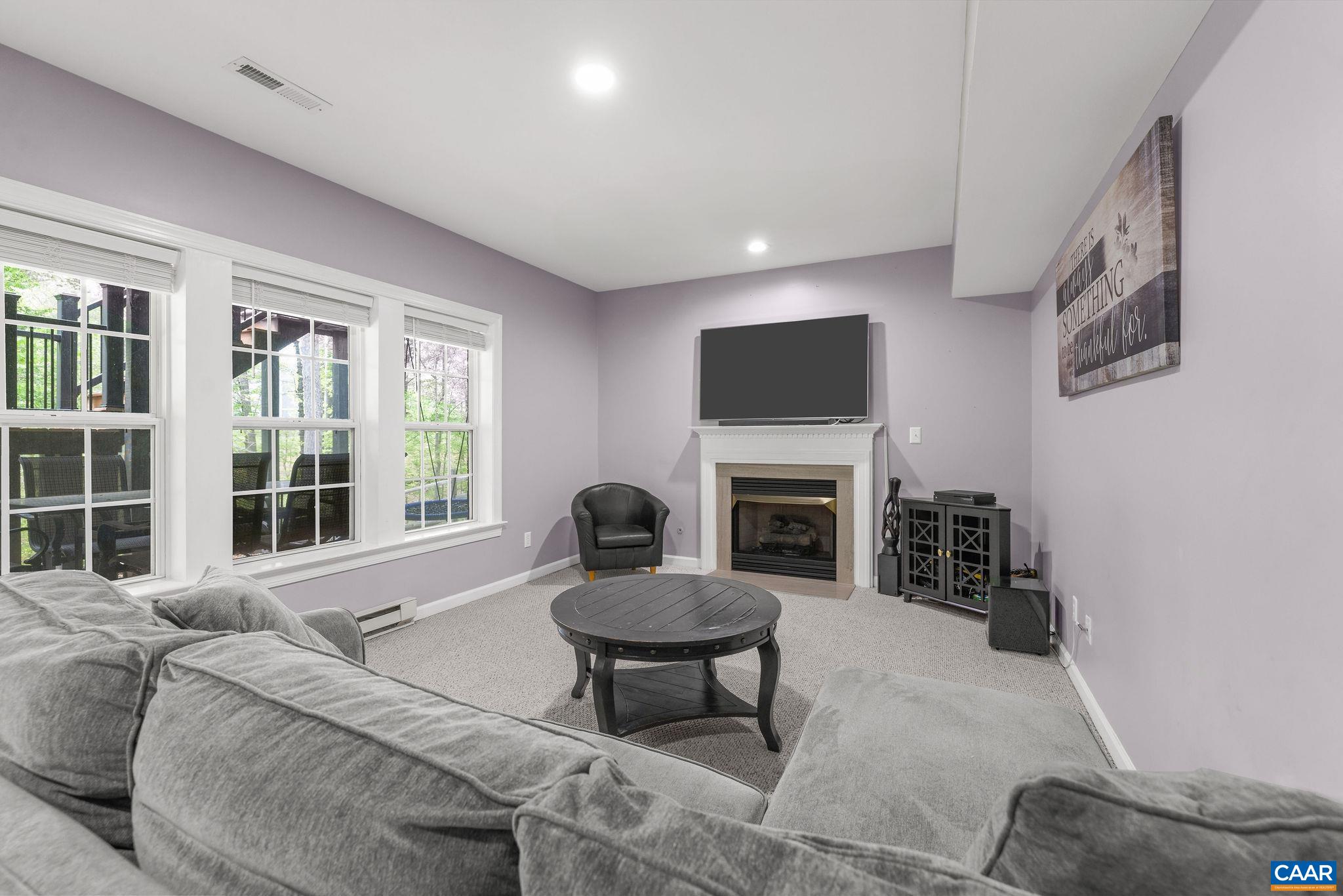 860 CHARTER OAKS DR