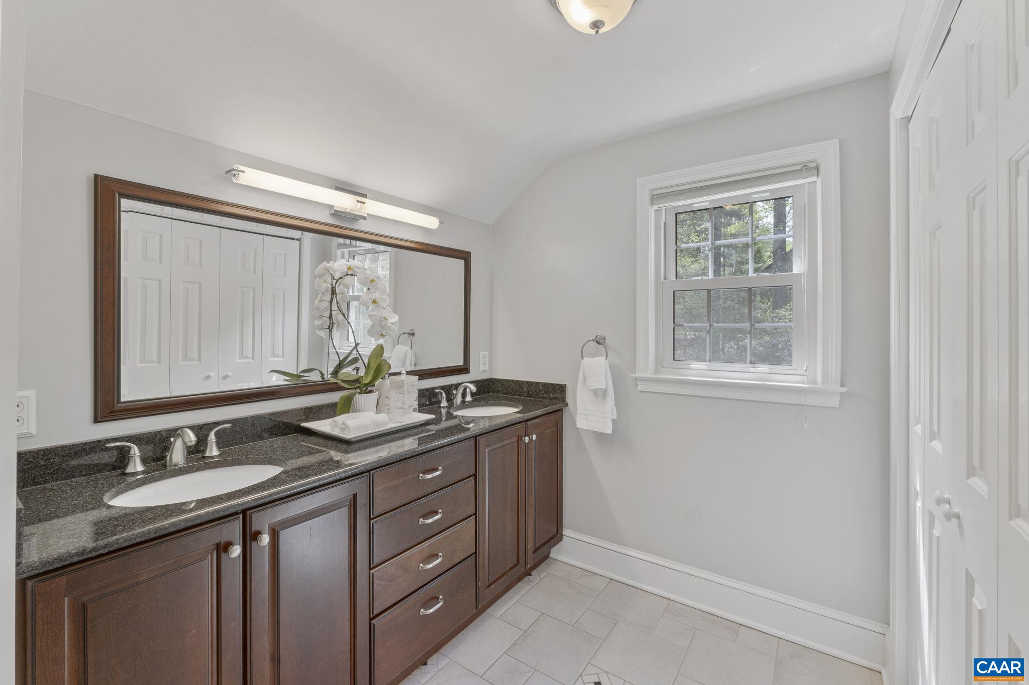 872 FLORDON DR
