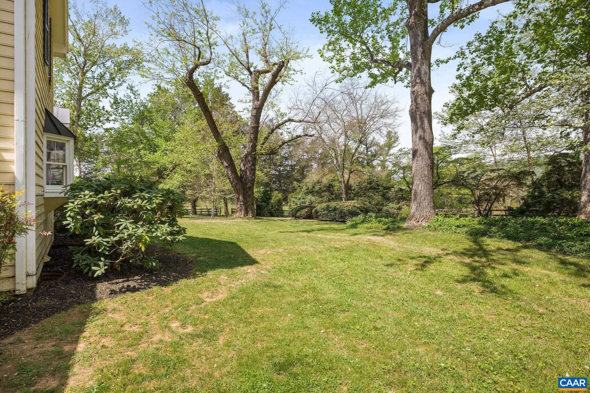 2176 LINDSAY RD