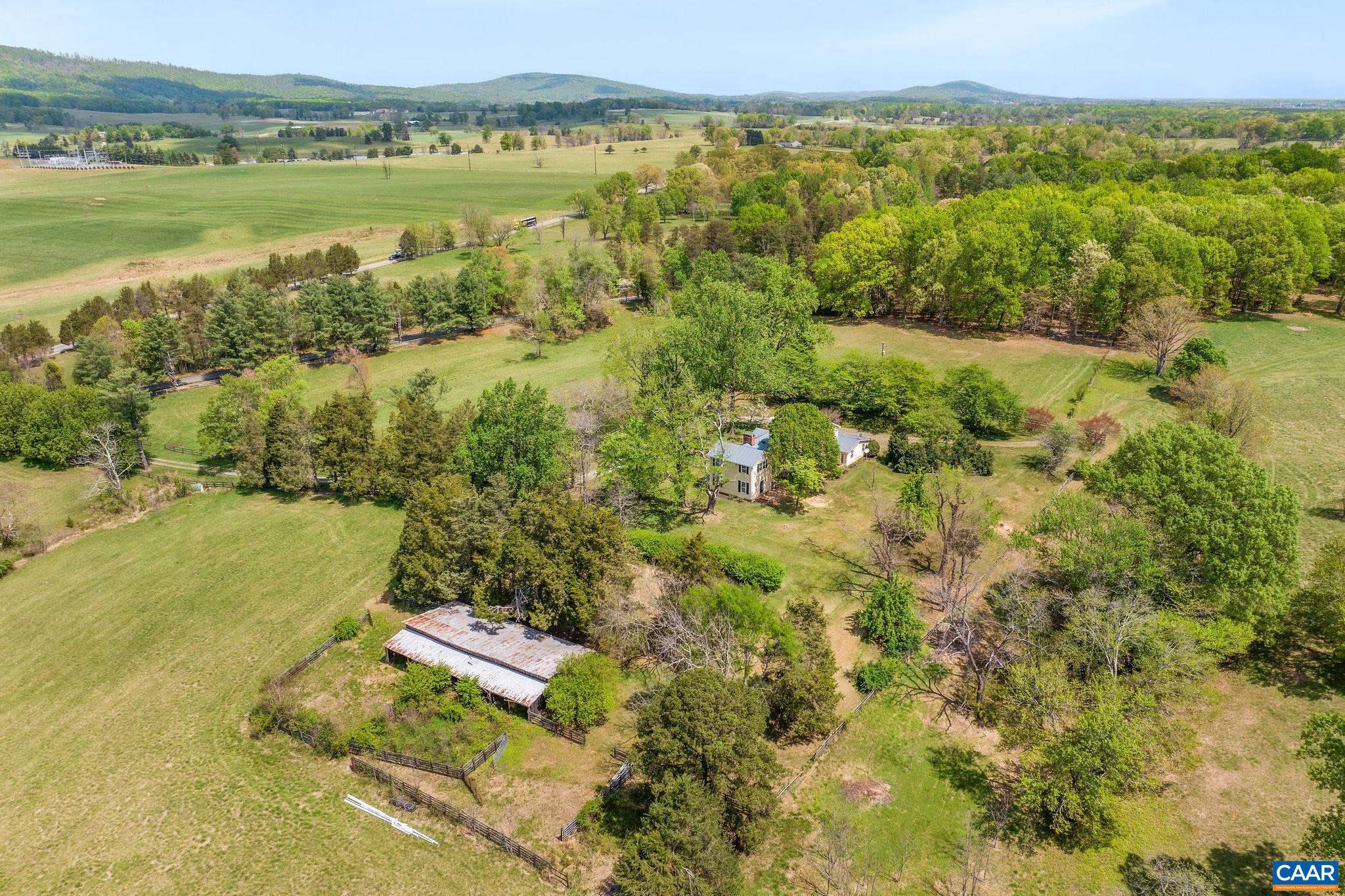 2176 LINDSAY RD