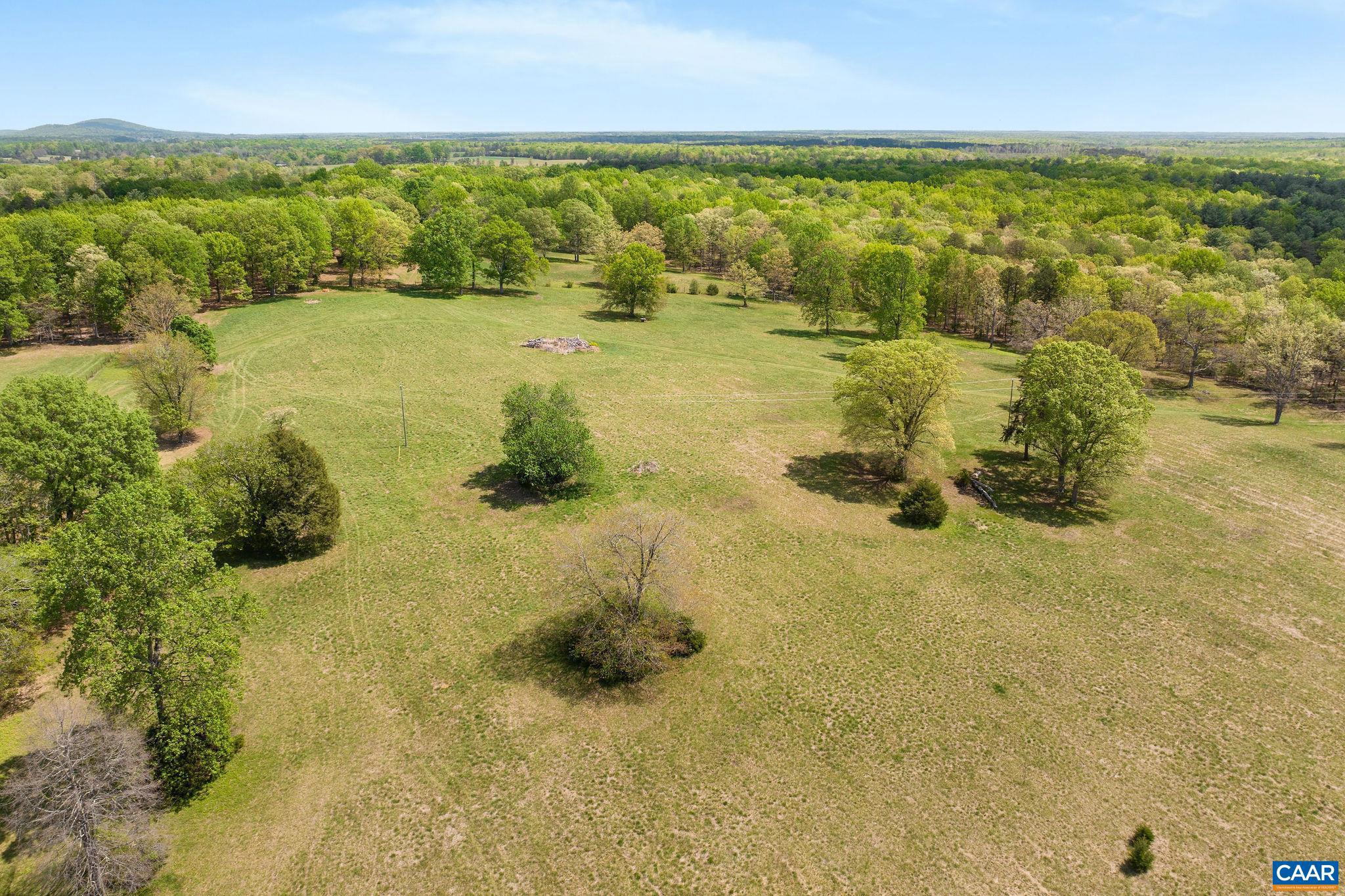 2176 LINDSAY RD