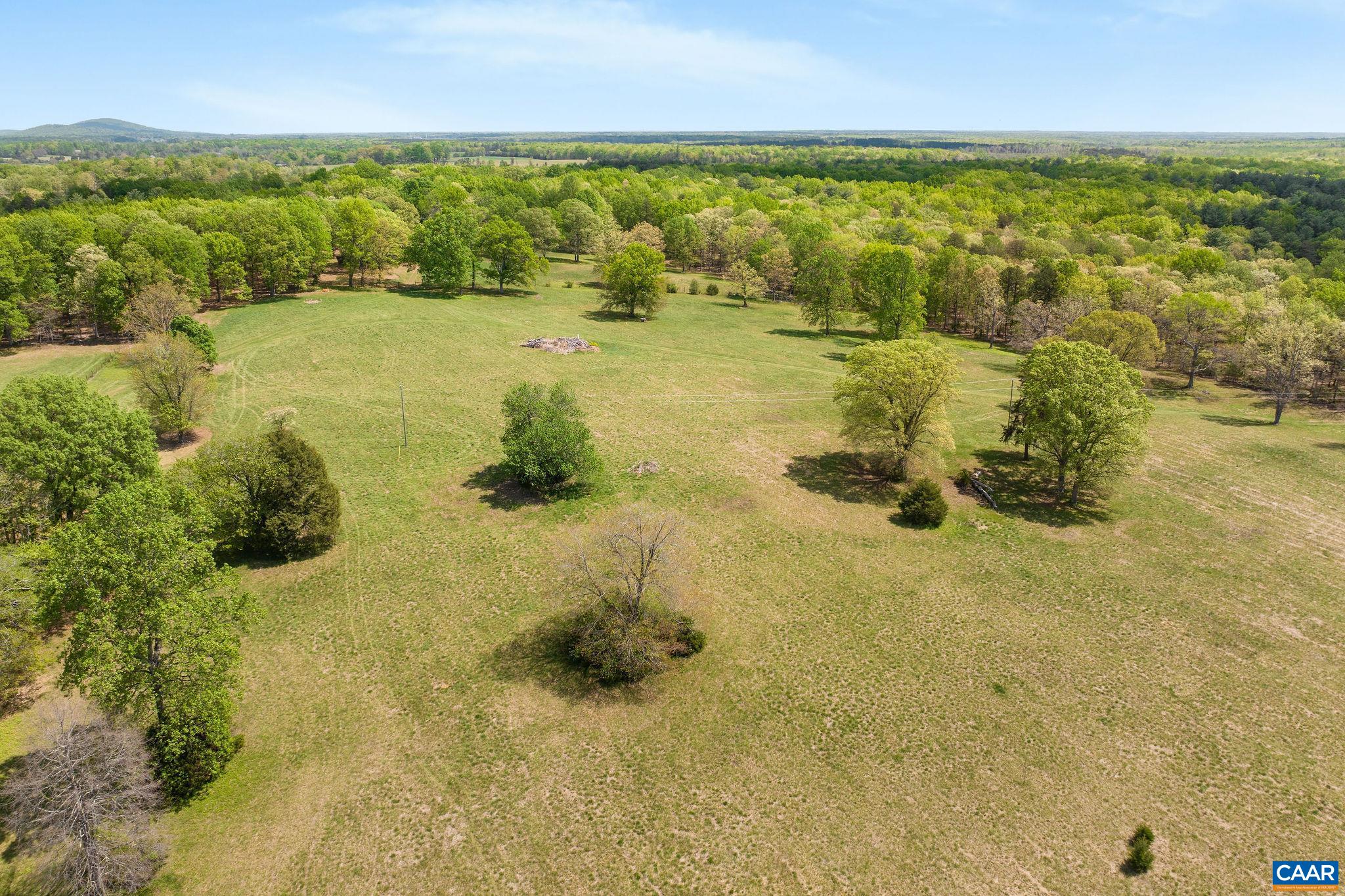 2176 LINDSAY RD