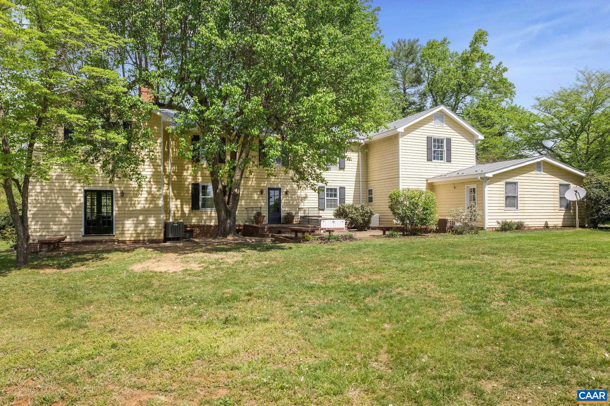 2176 LINDSAY RD