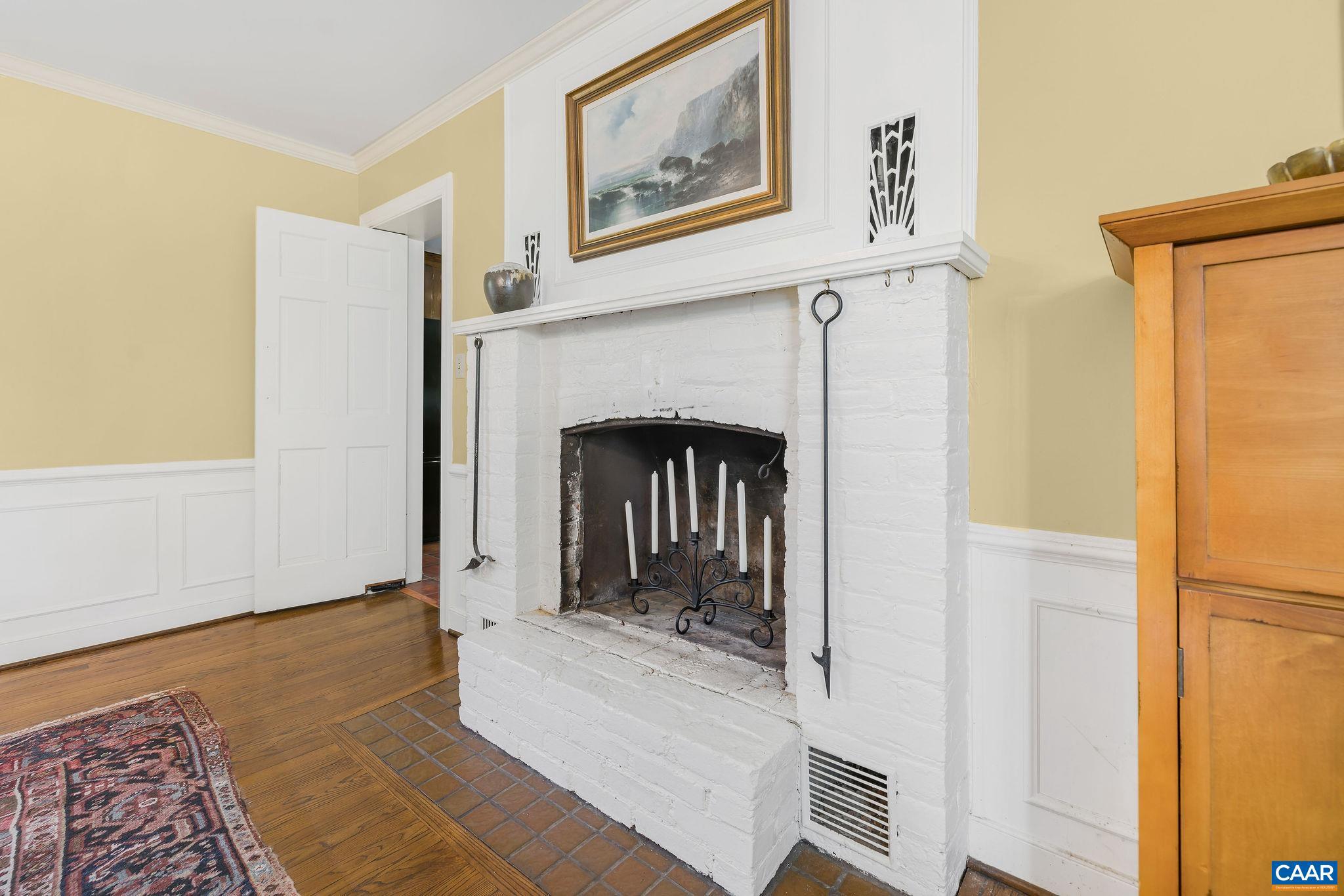 2176 LINDSAY RD