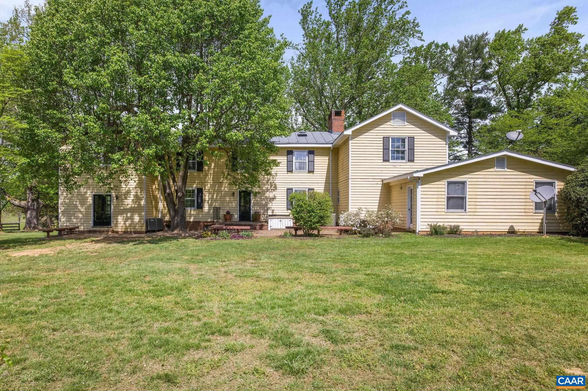 2176 LINDSAY RD