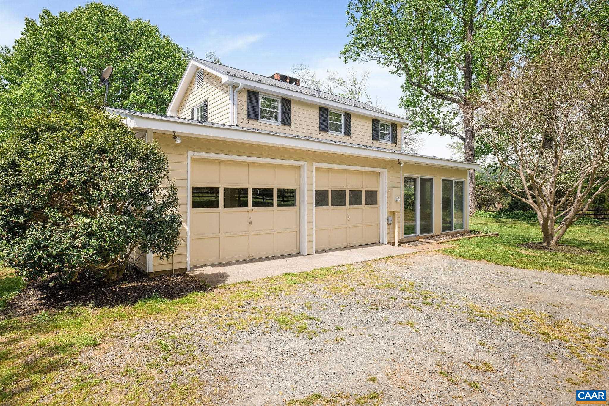 2176 LINDSAY RD