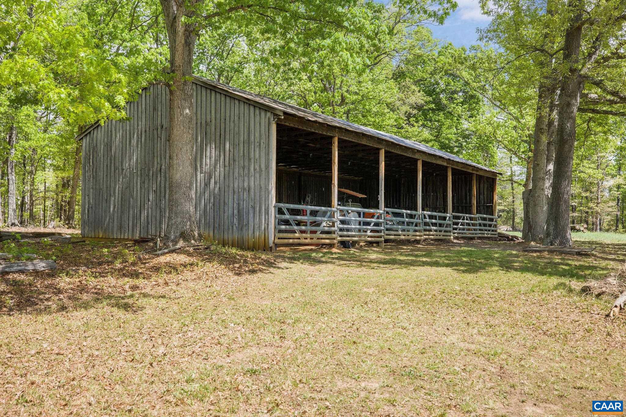2176 LINDSAY RD