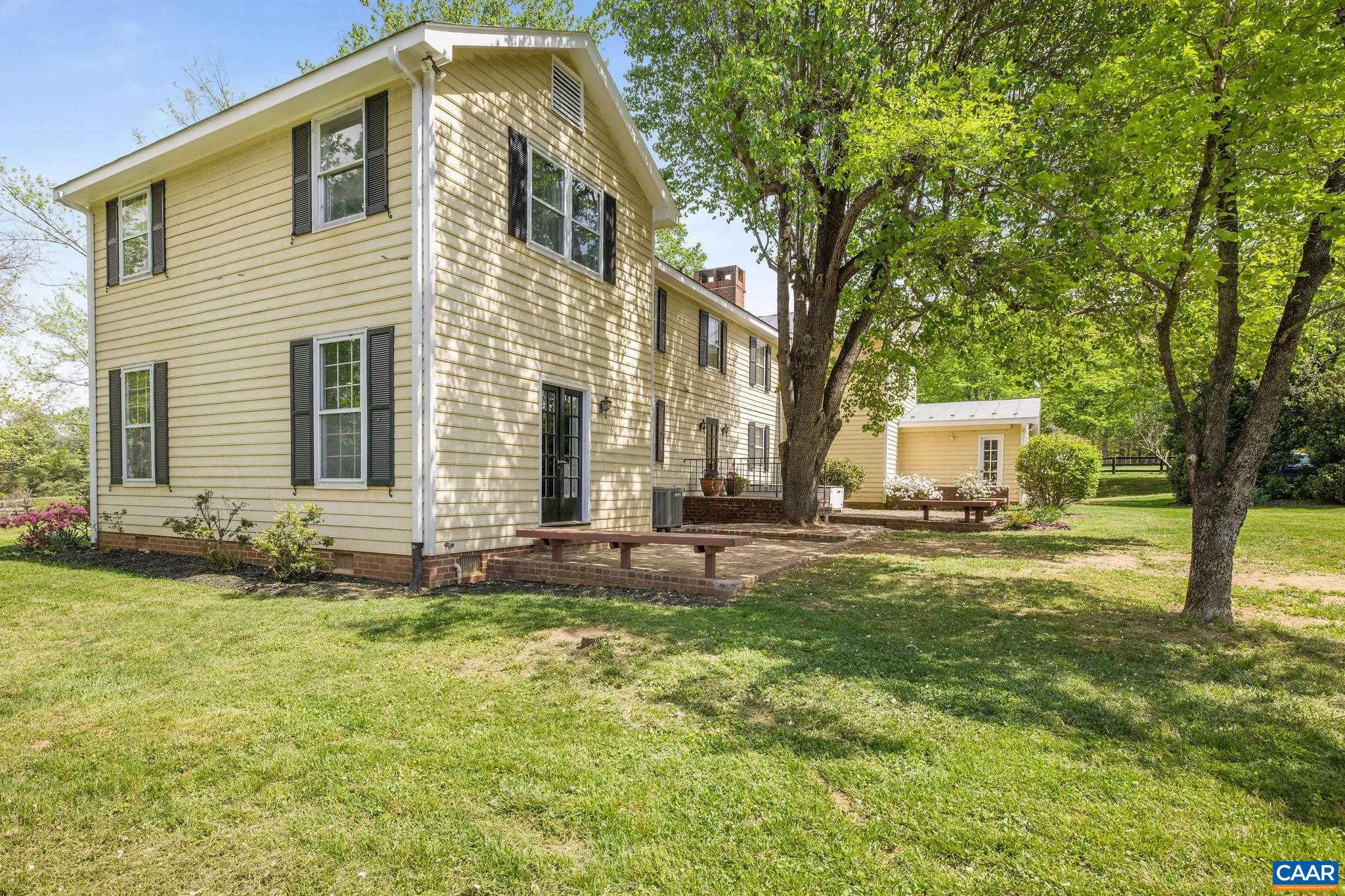 2176 LINDSAY RD