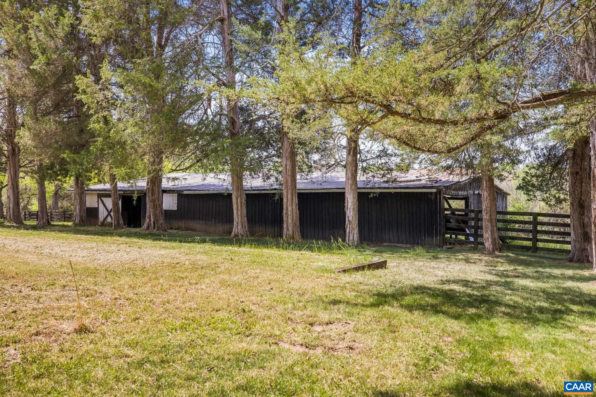 2176 LINDSAY RD
