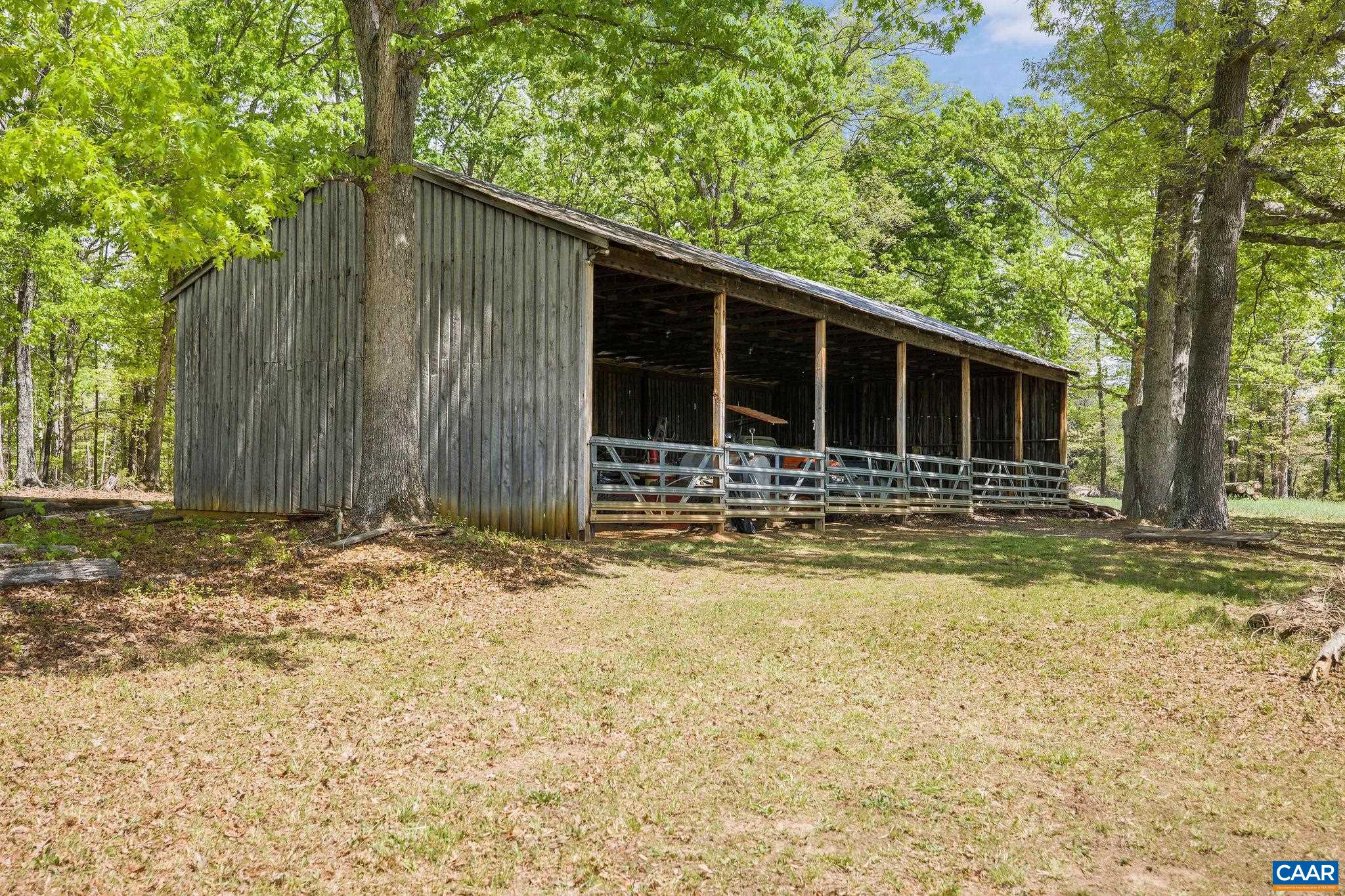 2176 LINDSAY RD