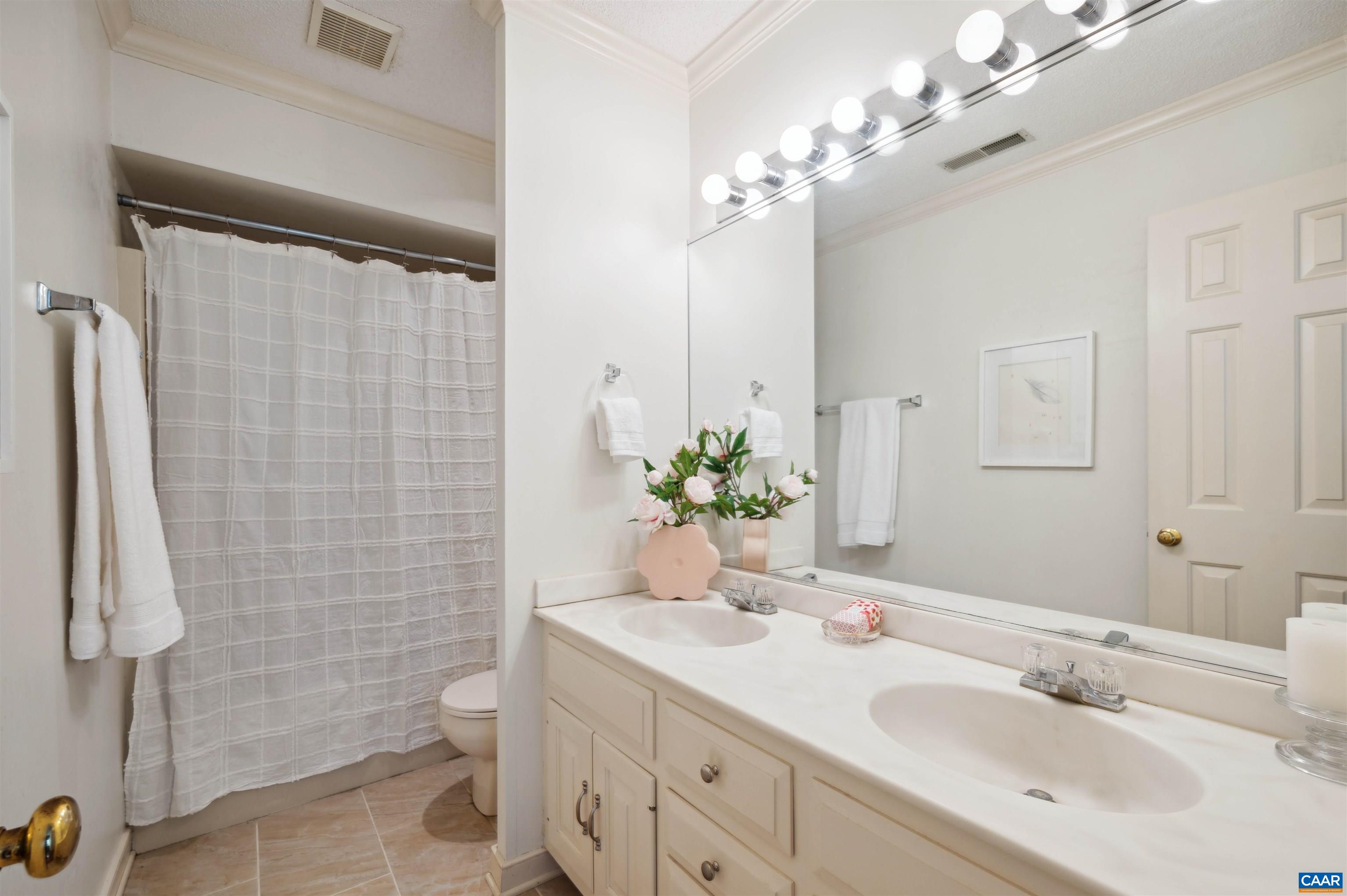 560 LOBLOLLY LN