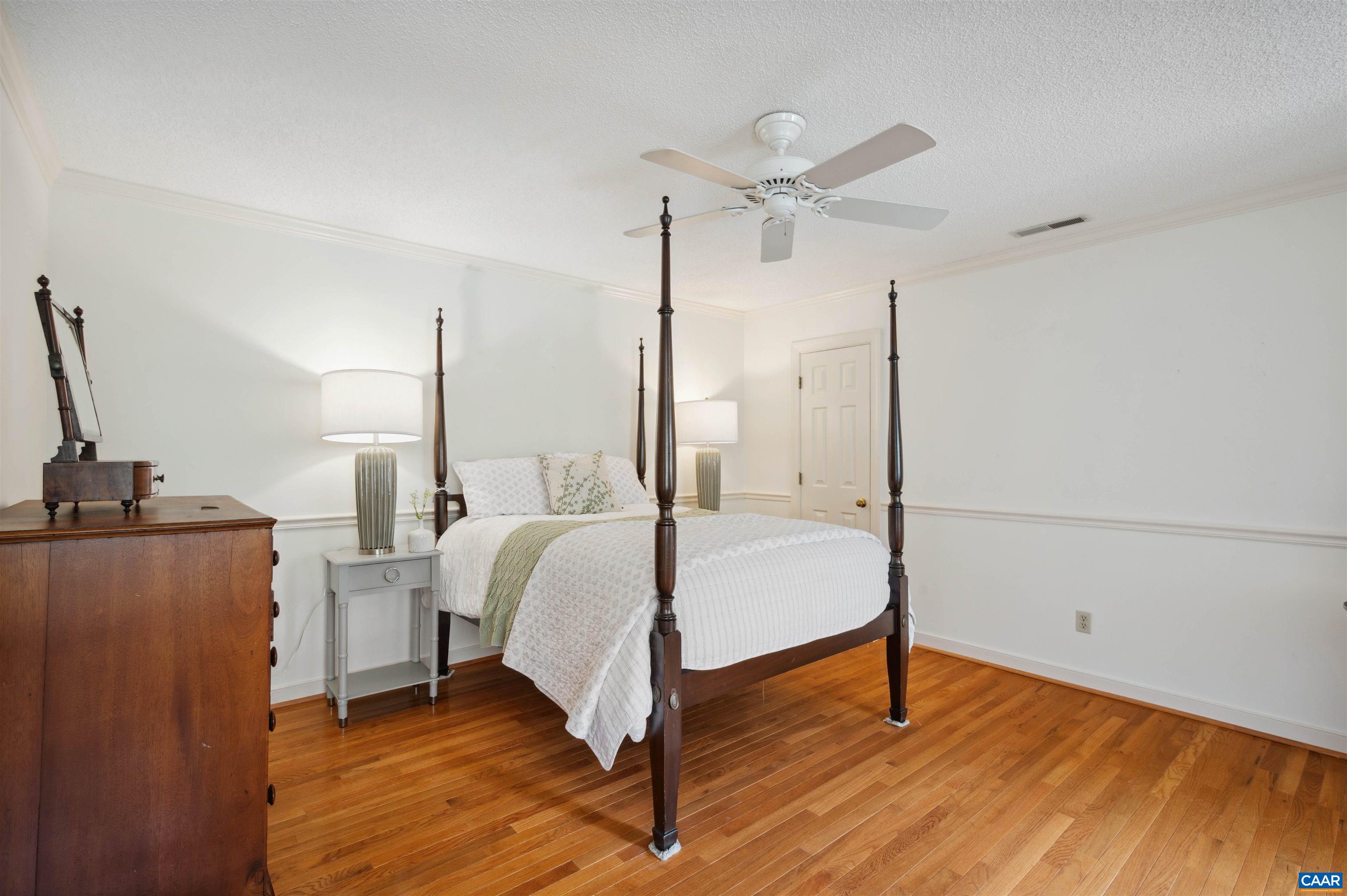 560 LOBLOLLY LN
