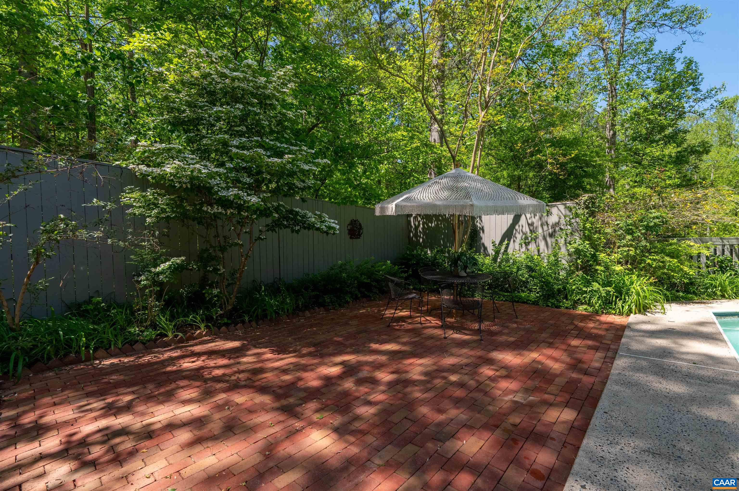 560 LOBLOLLY LN