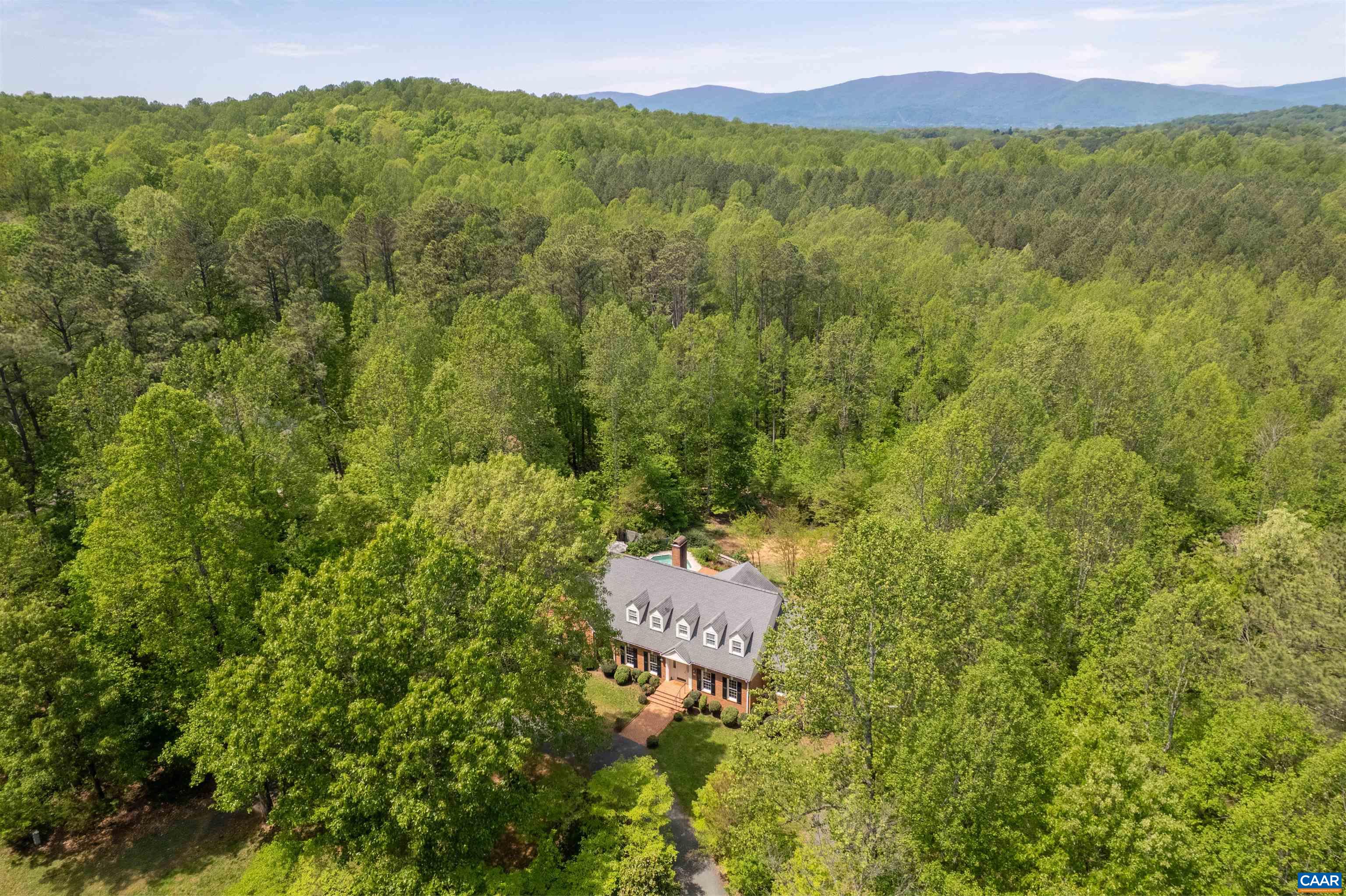 560 LOBLOLLY LN