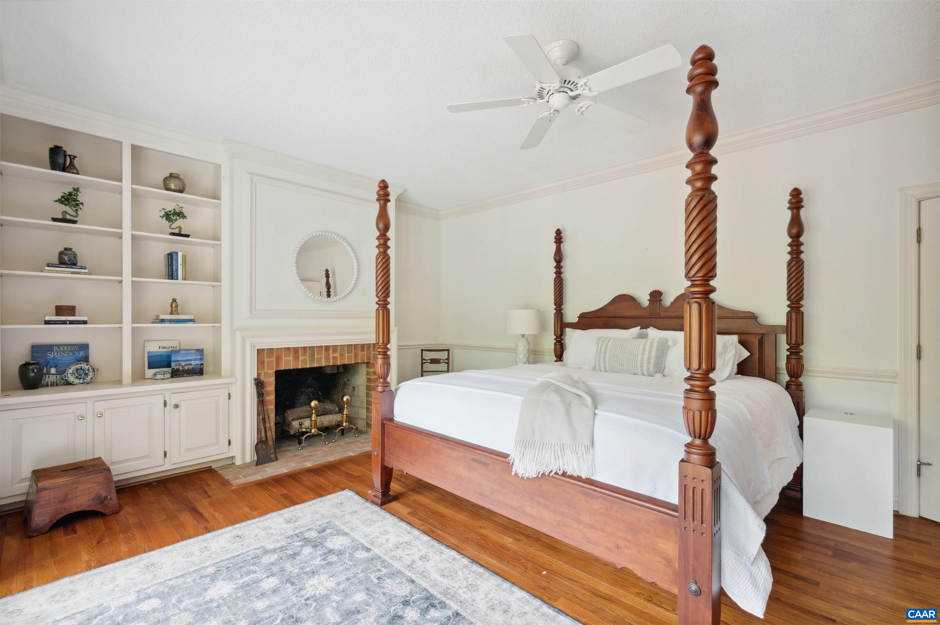 560 LOBLOLLY LN