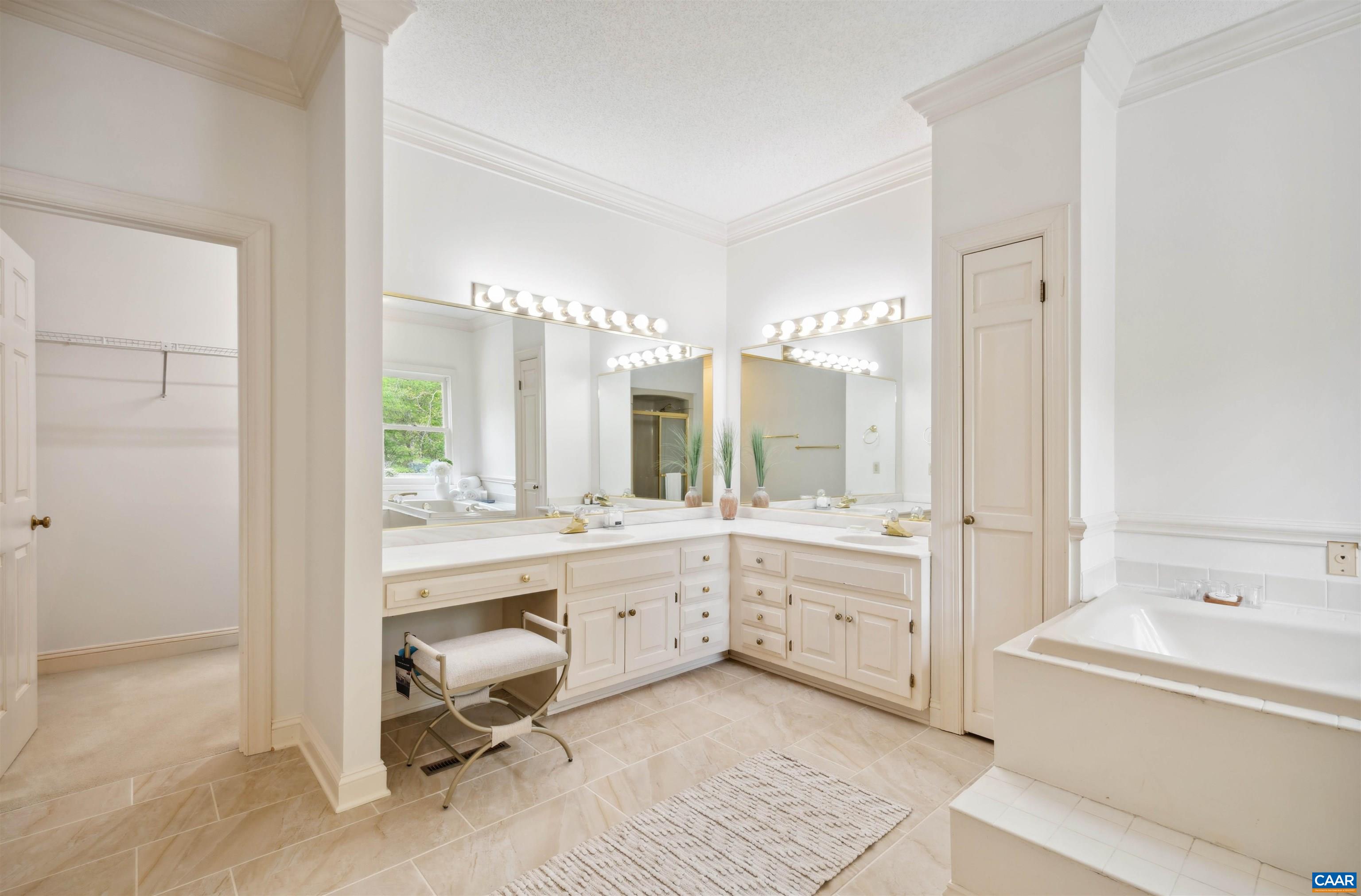 560 LOBLOLLY LN