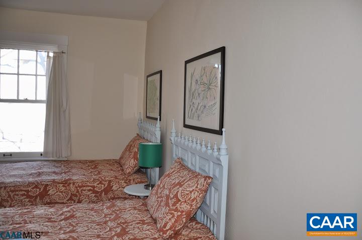 910 RUGBY RD Unit: B
