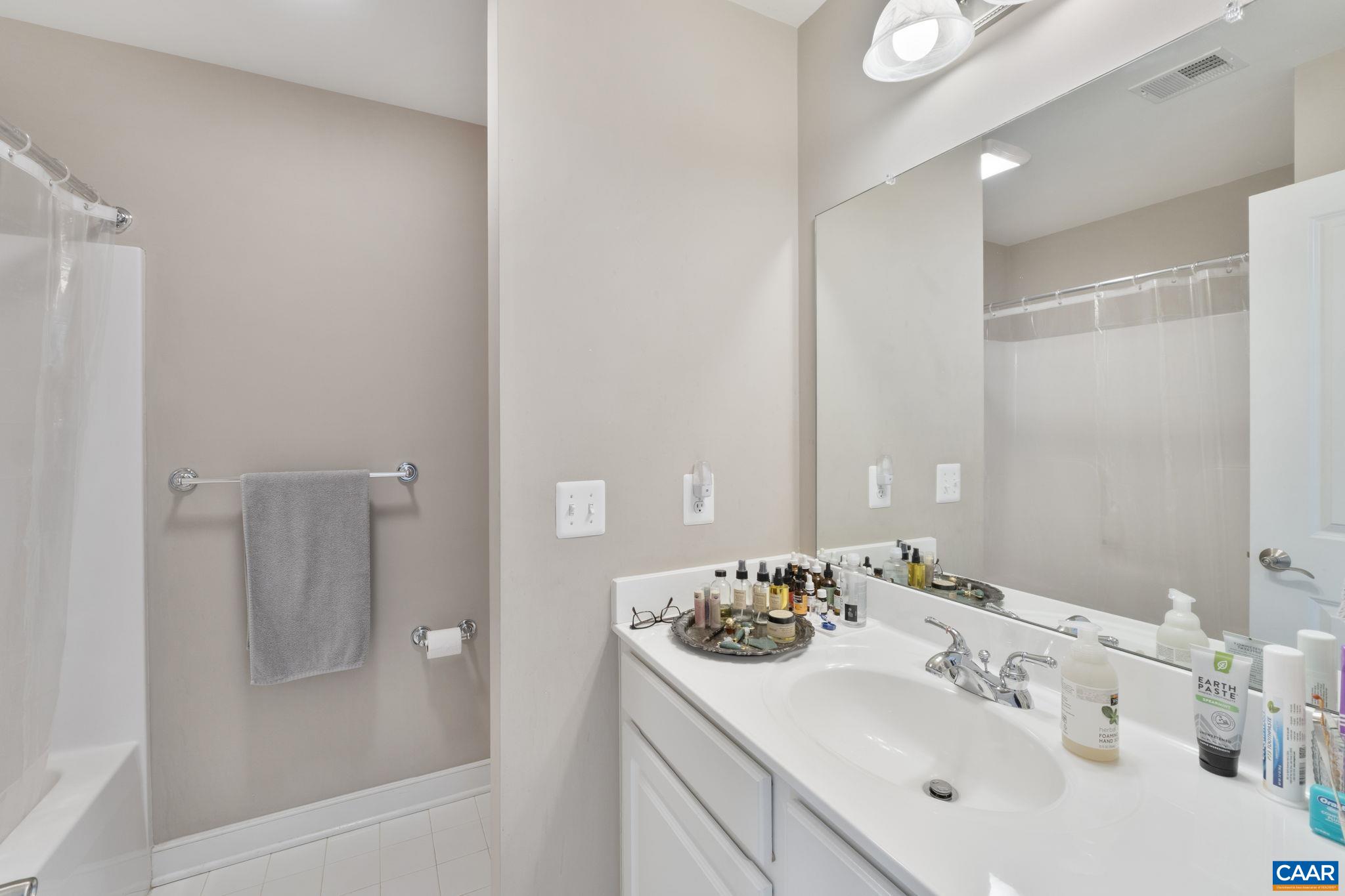 2153 SARANAC CT