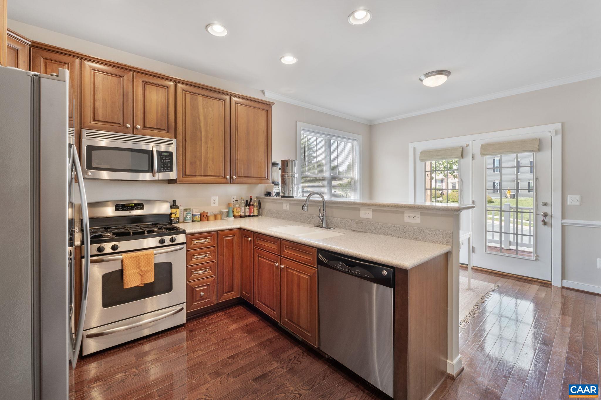 2153 SARANAC CT