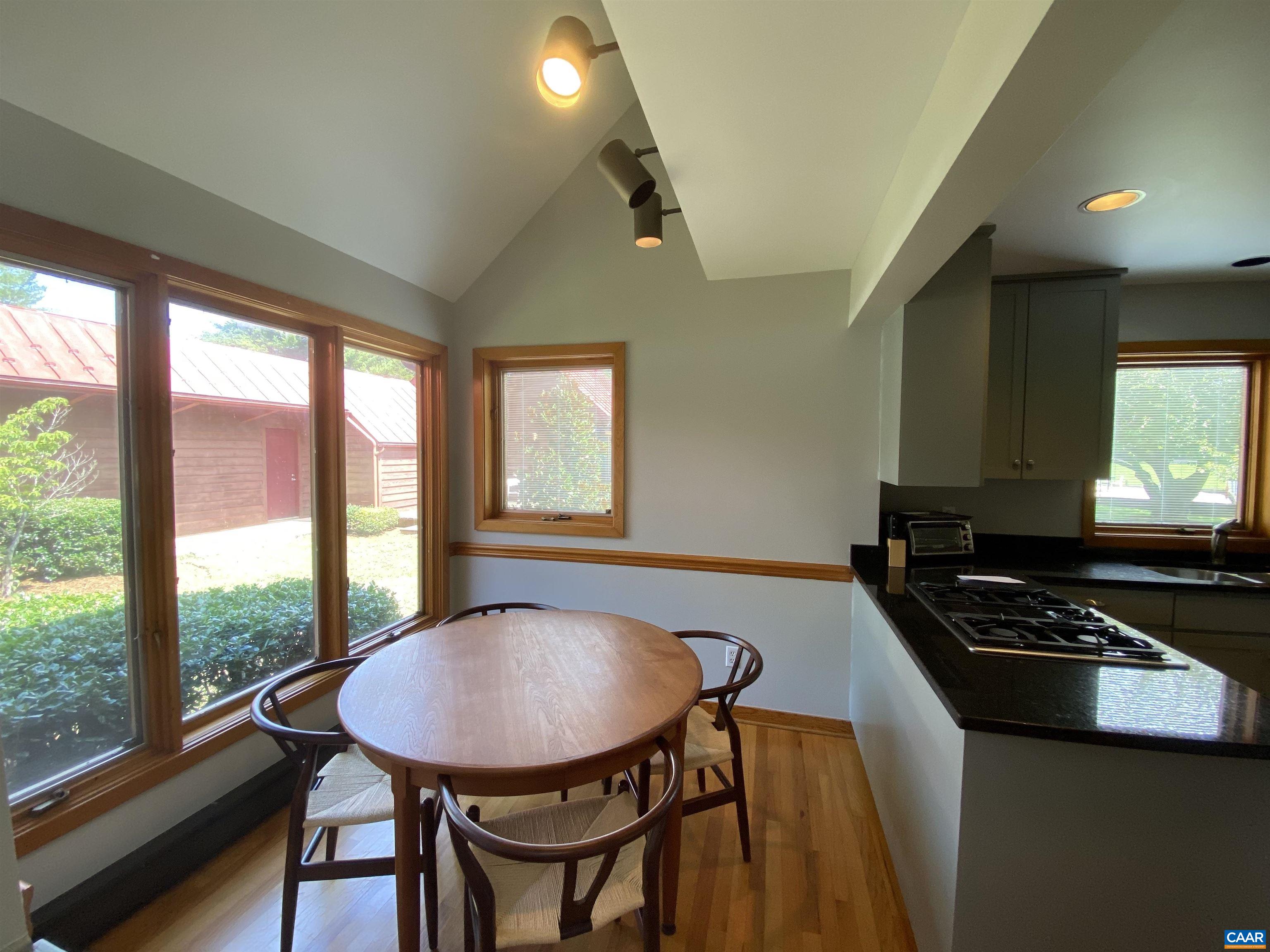 2525 RIDGE RD