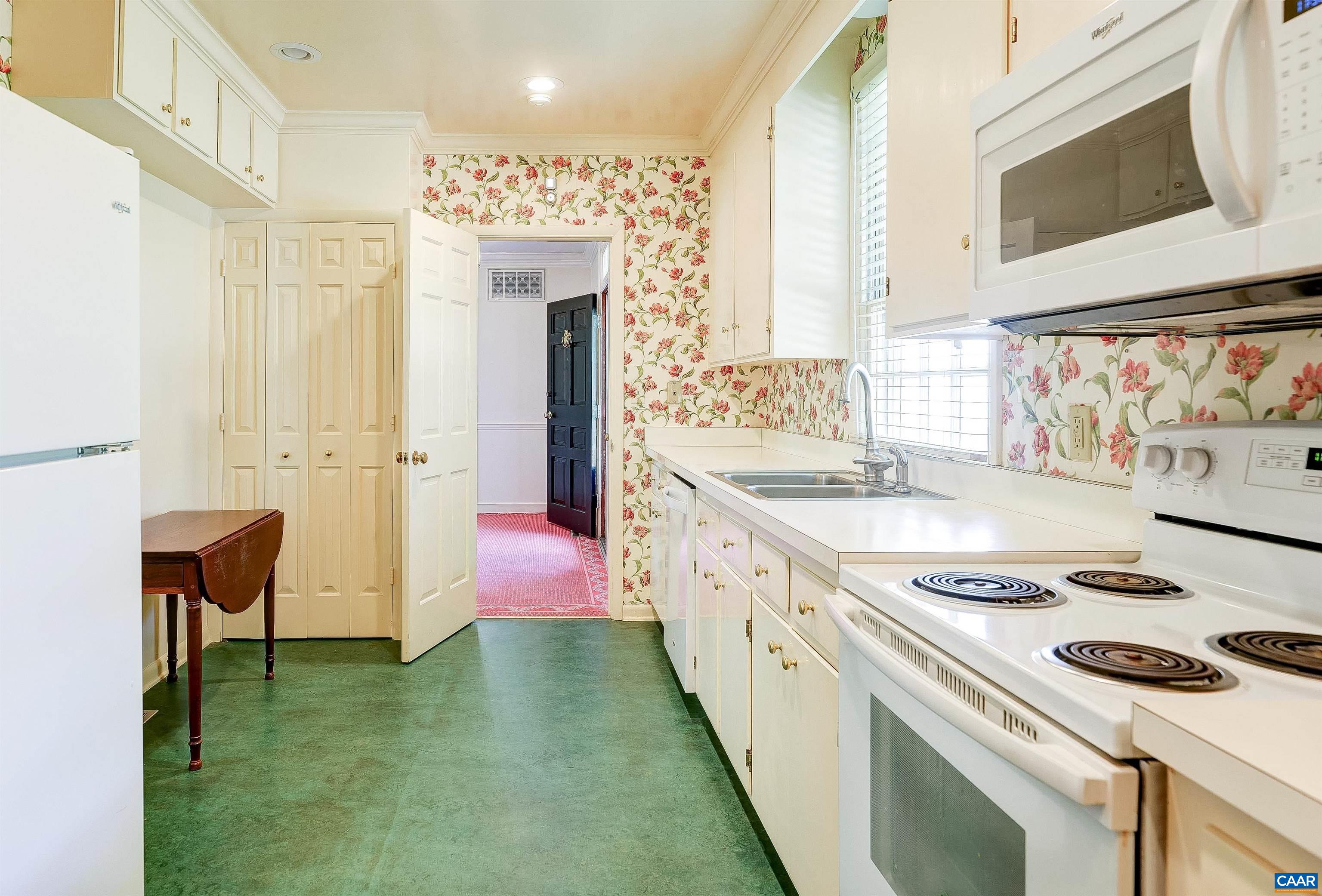 14 EDNAM VILLAGE ST