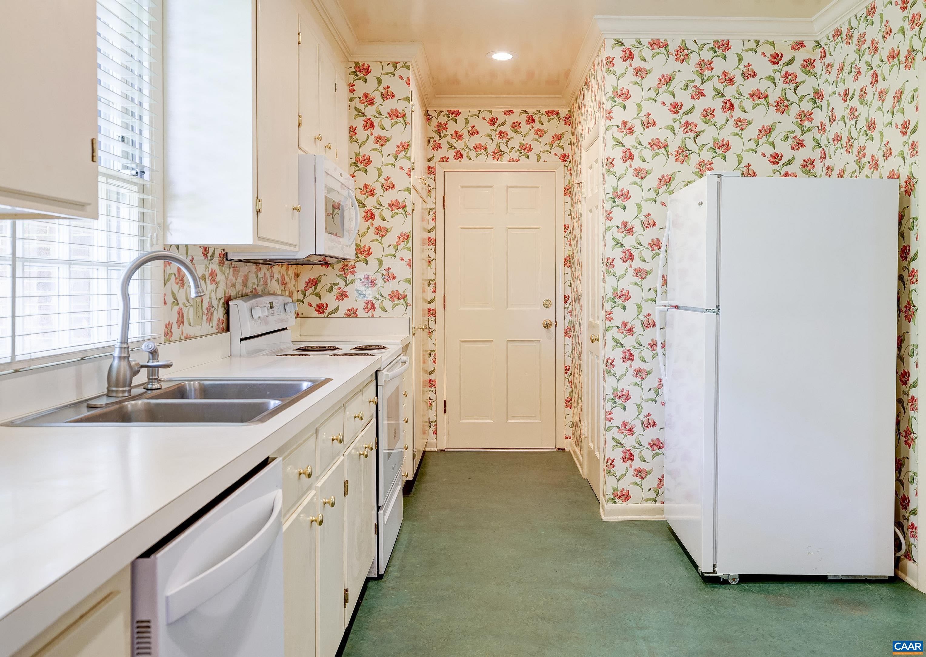 14 EDNAM VILLAGE ST