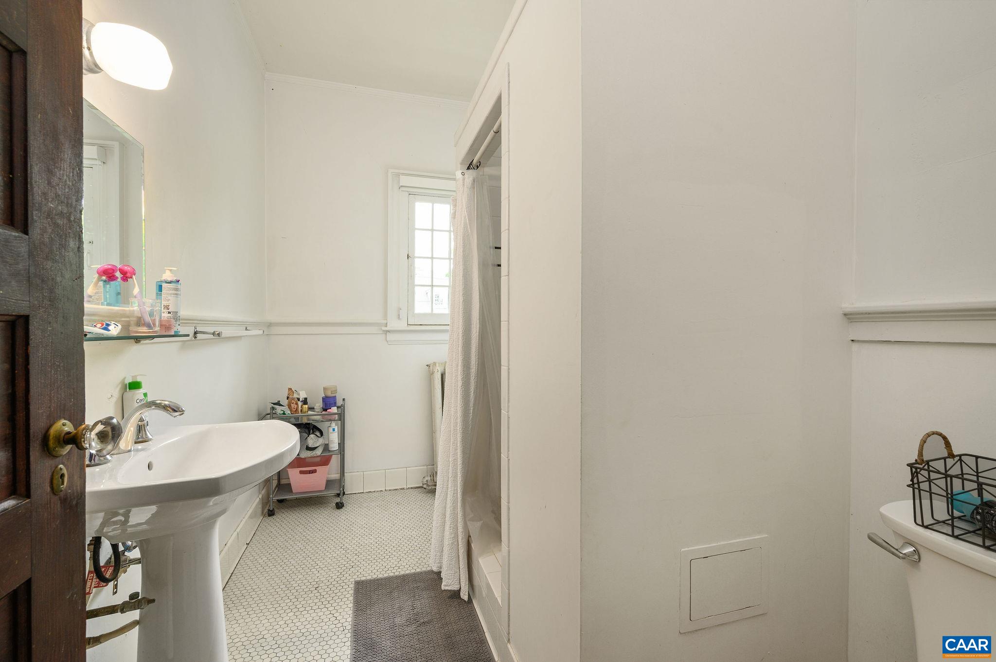 41 UNIVERSITY CIR